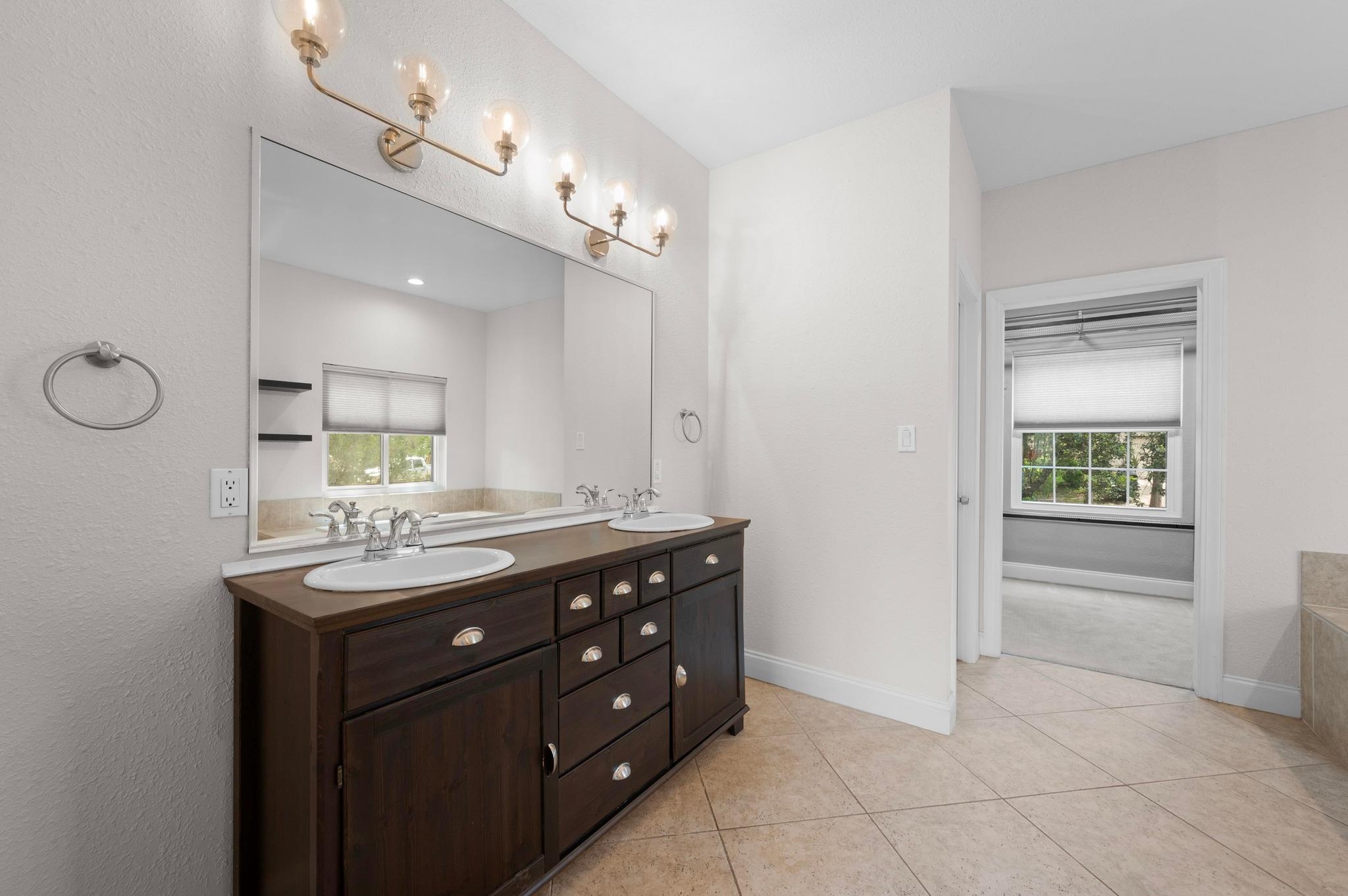 2109 W 10th St, Austin, TX 78703