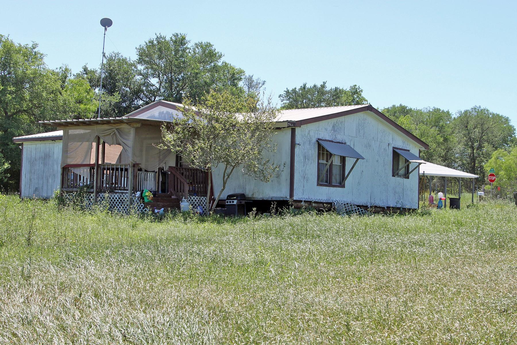 1023 Sierra Dr, Lockhart, TX 78644