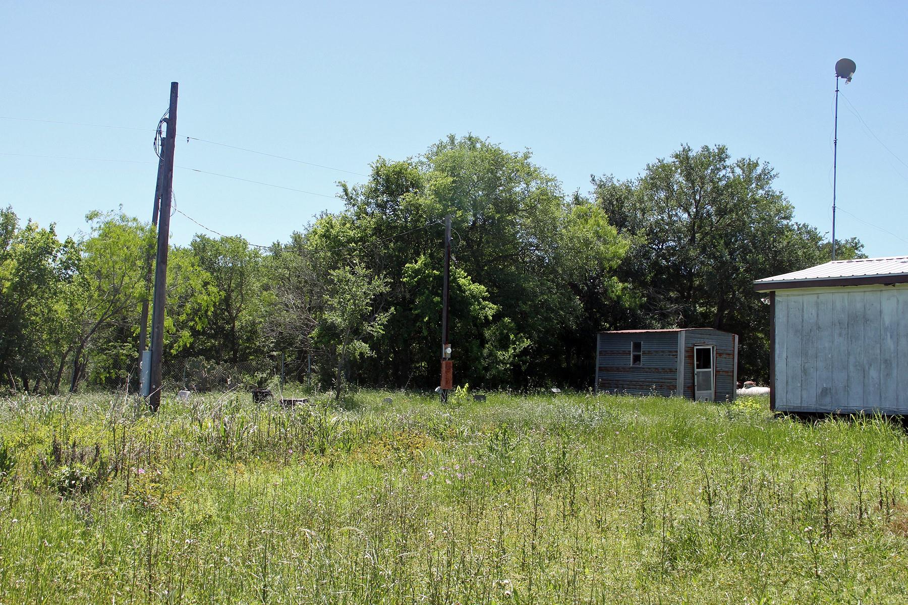 1023 Sierra Dr, Lockhart, TX 78644