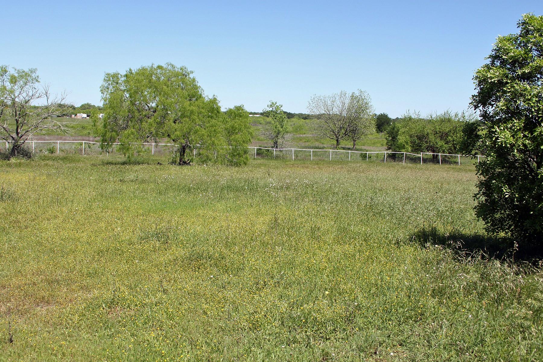 1023 Sierra Dr, Lockhart, TX 78644