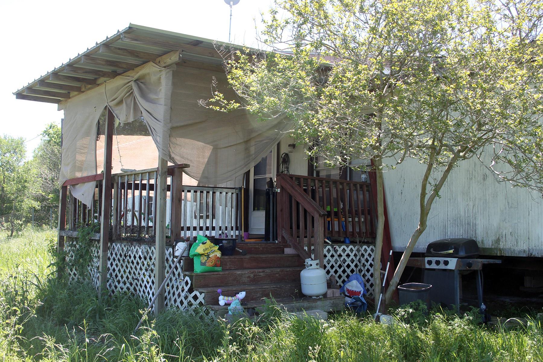 1023 Sierra Dr, Lockhart, TX 78644
