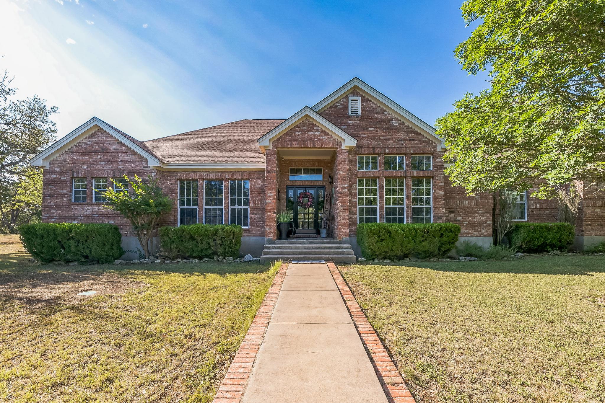 909 Oak Meadow Dr, Dripping Springs, TX 78620