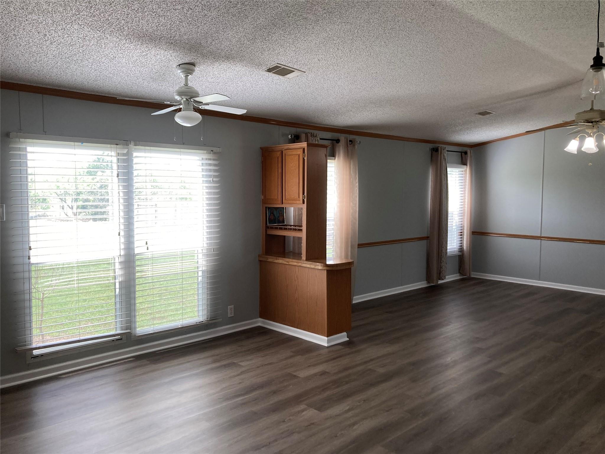 153 Royal Rd, Cedar Creek, TX 78612