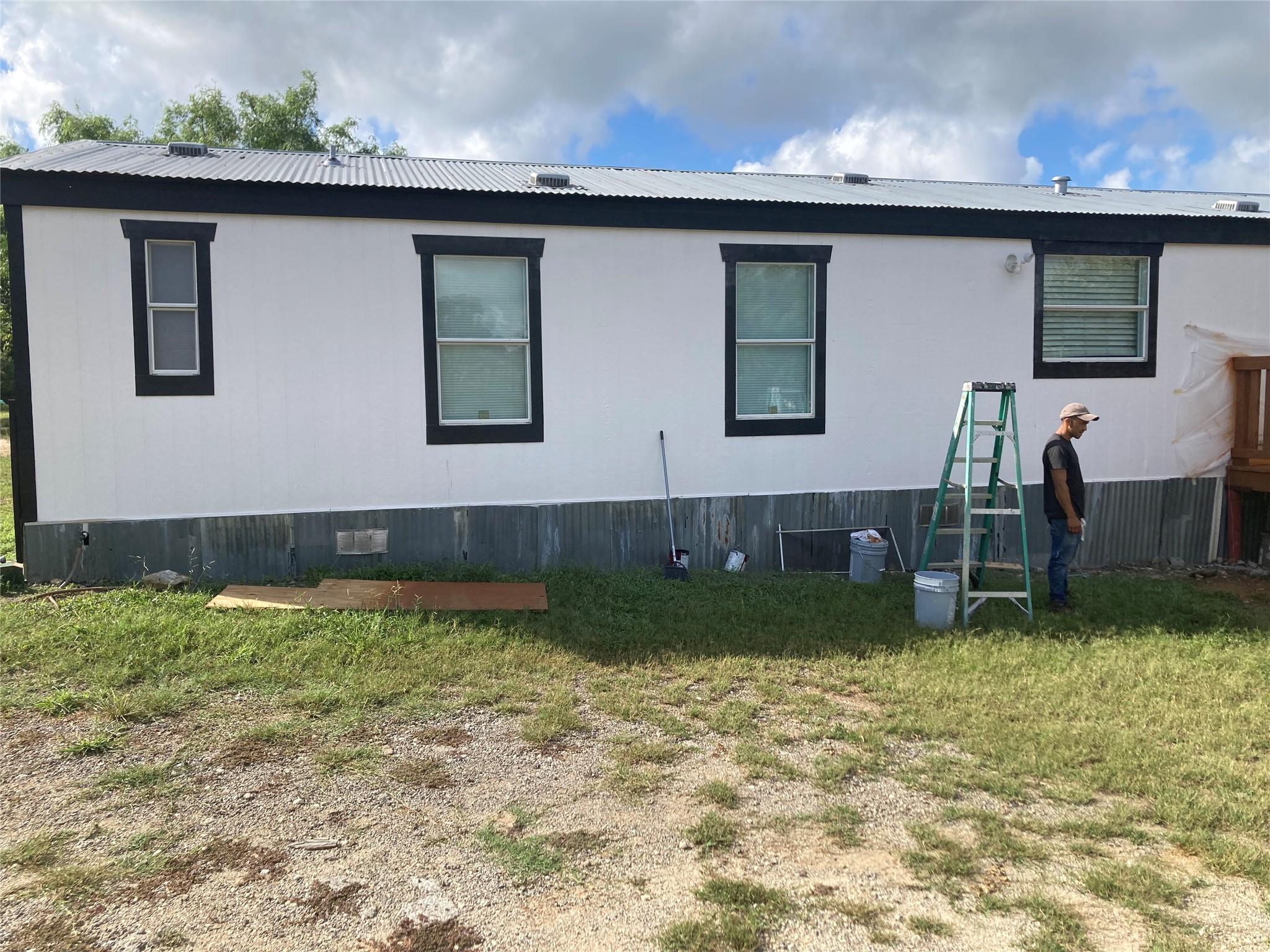 153 Royal Rd, Cedar Creek, TX 78612