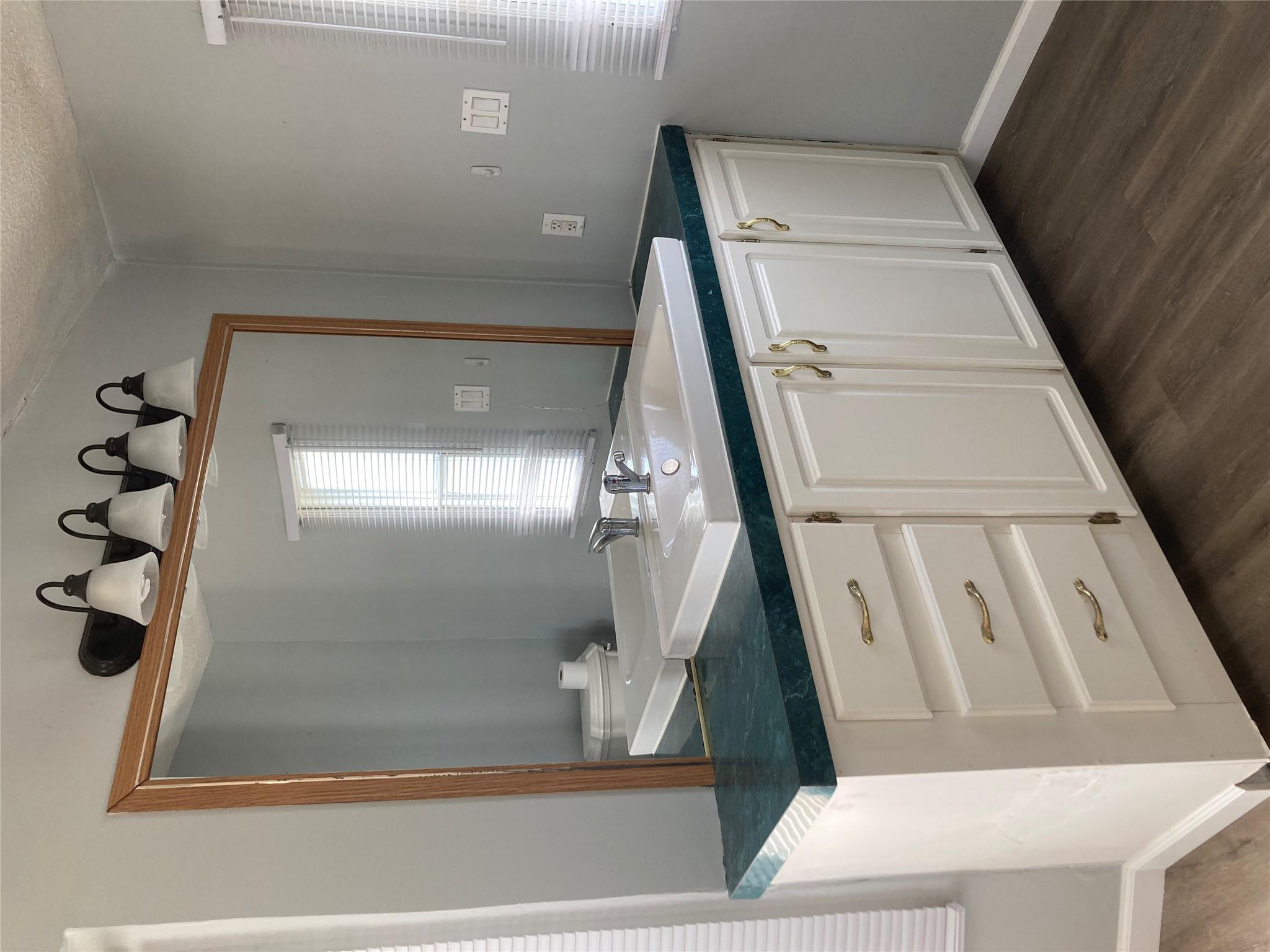 153 Royal Rd, Cedar Creek, TX 78612