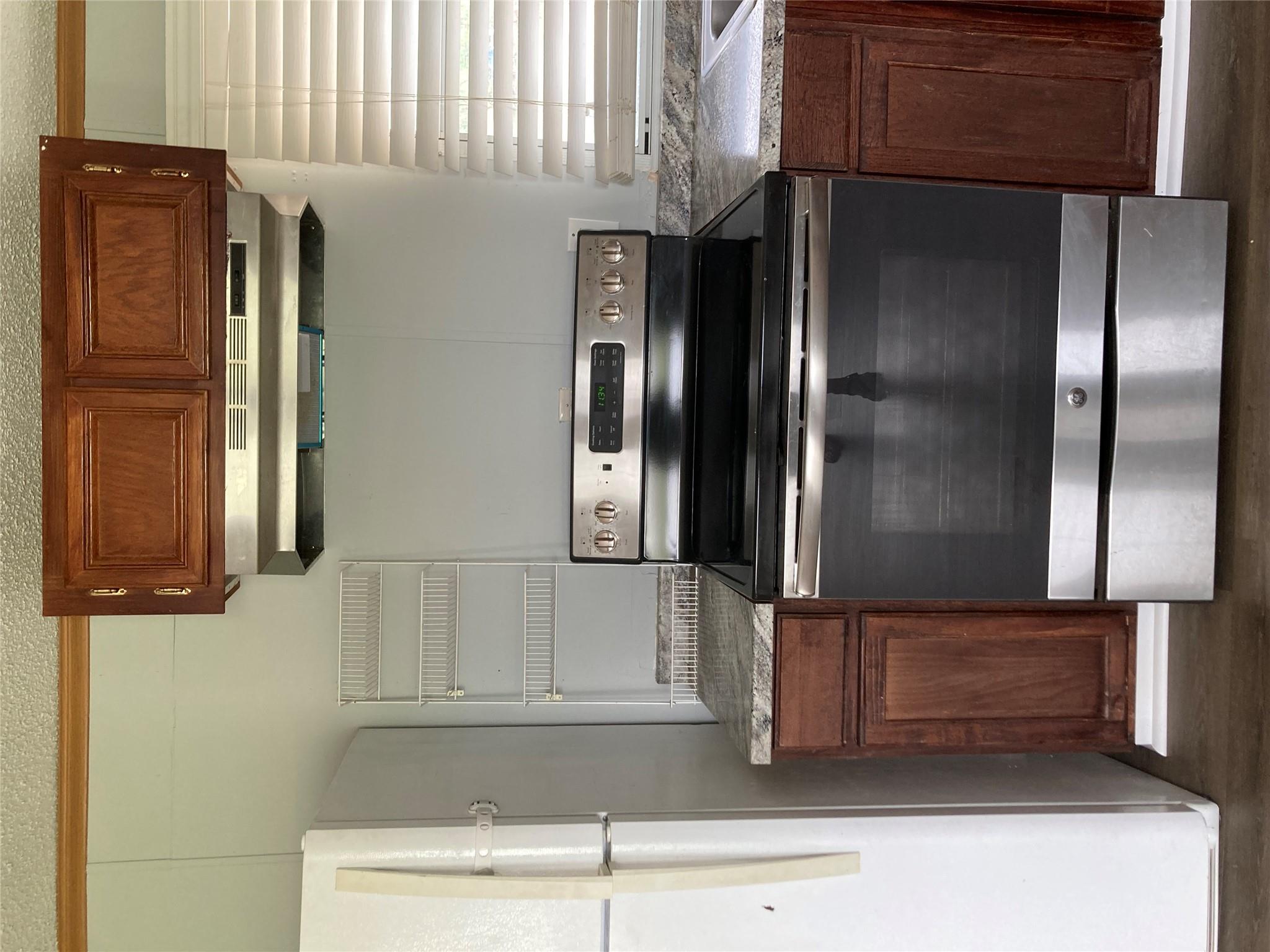 153 Royal Rd, Cedar Creek, TX 78612