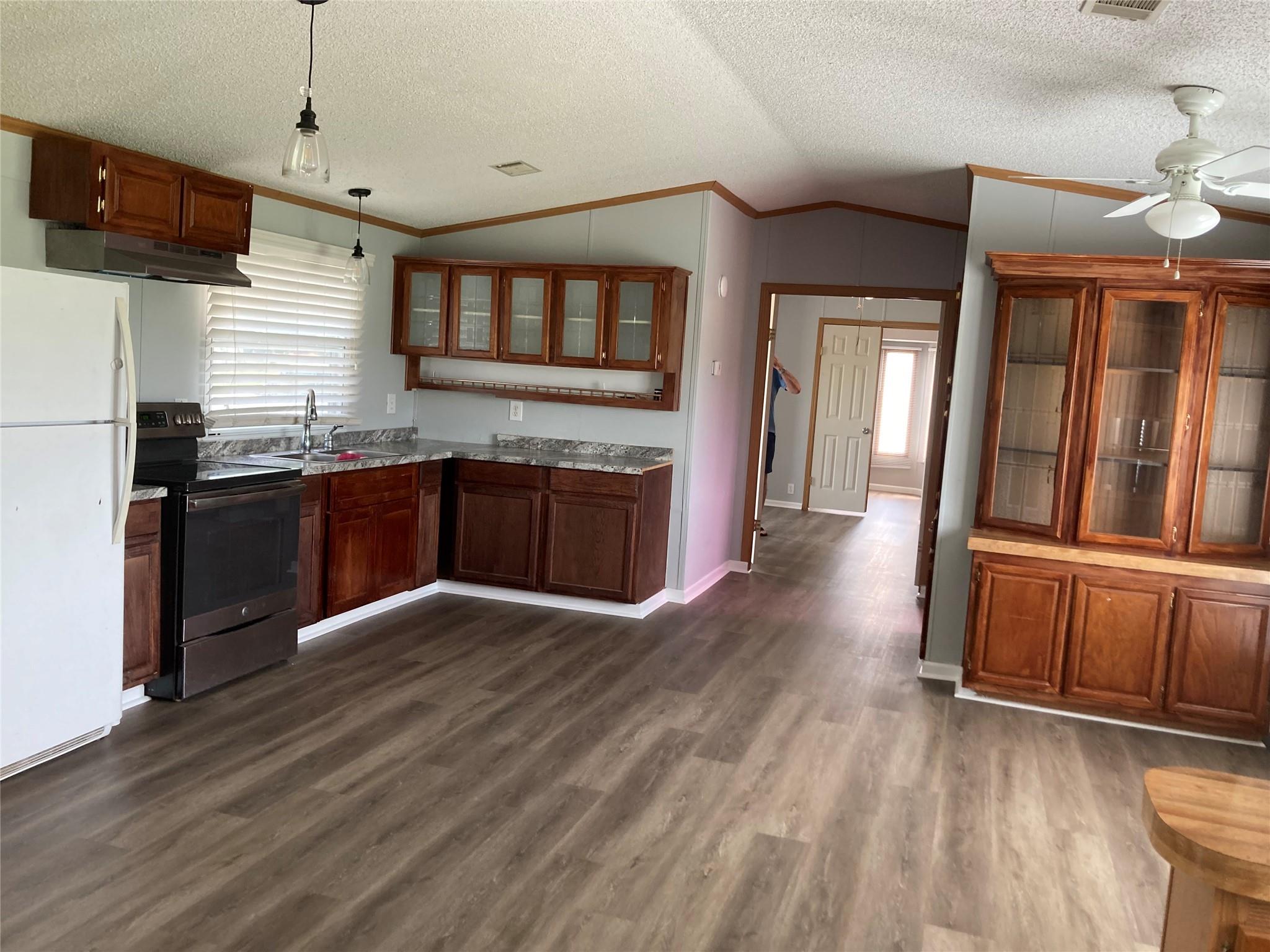 153 Royal Rd, Cedar Creek, TX 78612