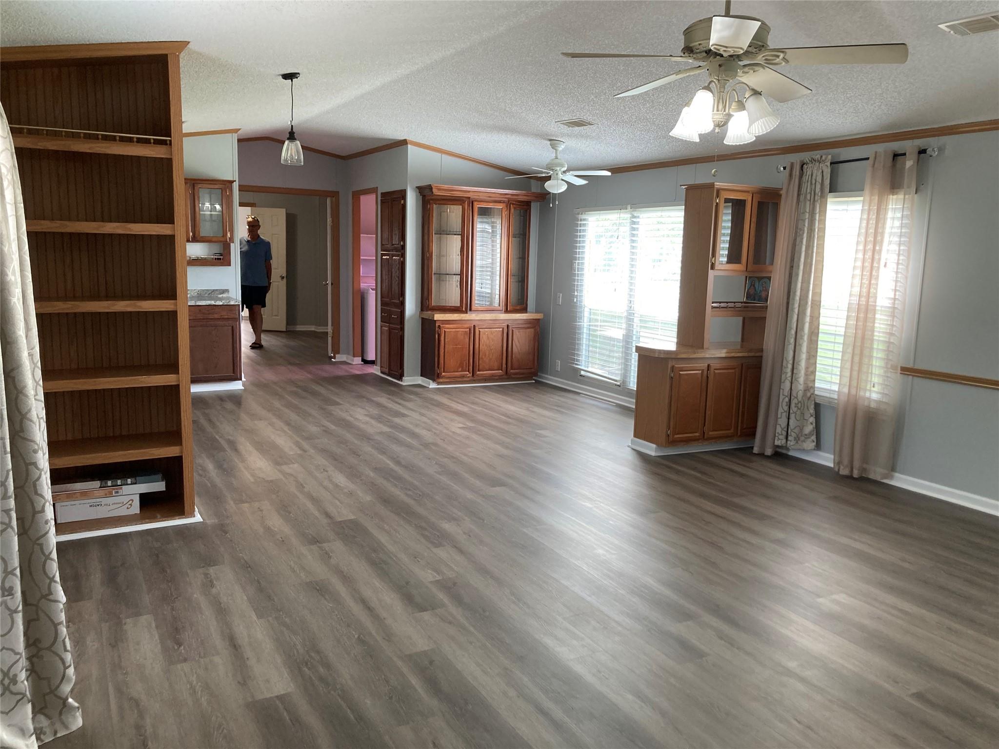 153 Royal Rd, Cedar Creek, TX 78612