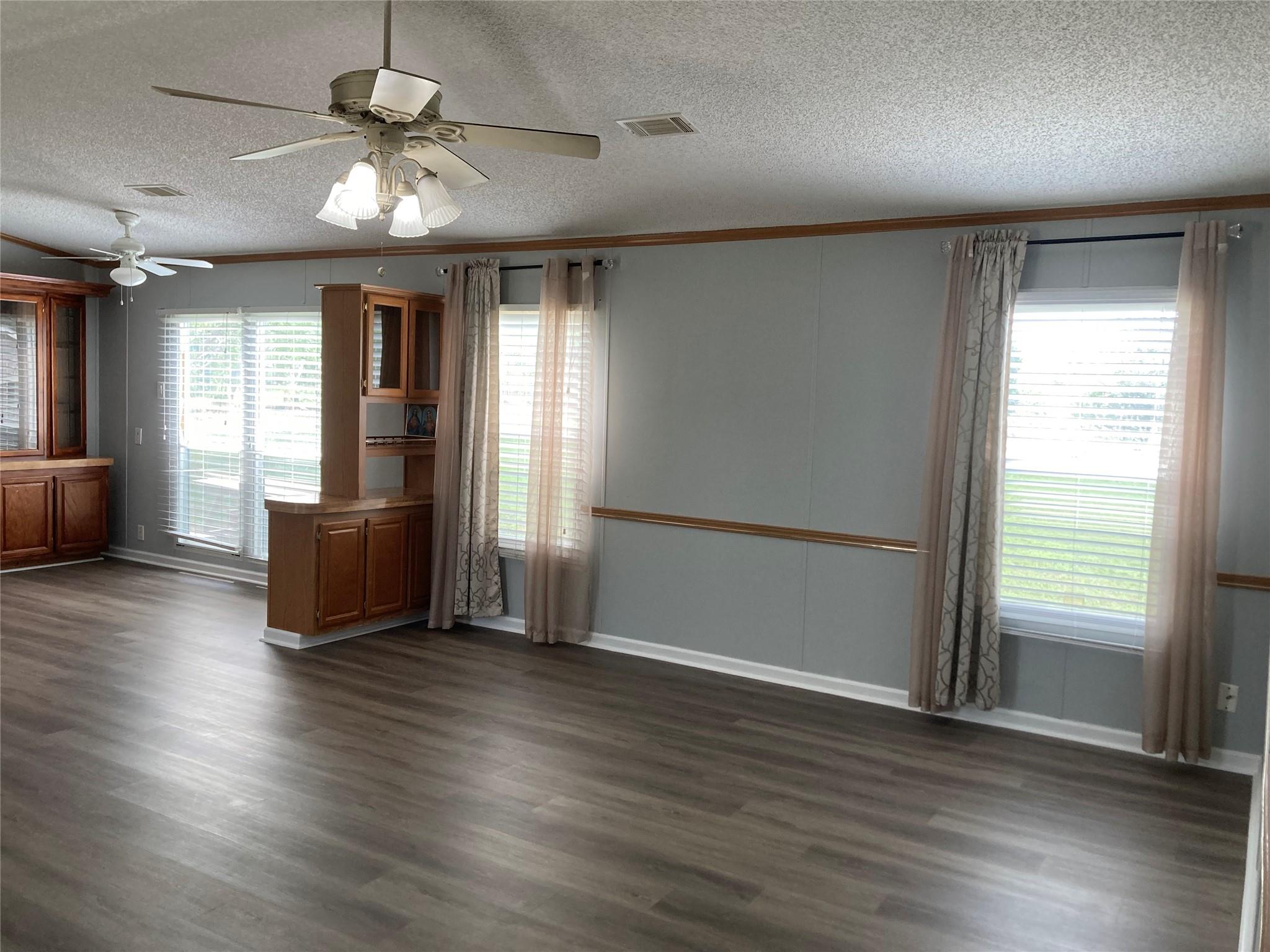 153 Royal Rd, Cedar Creek, TX 78612