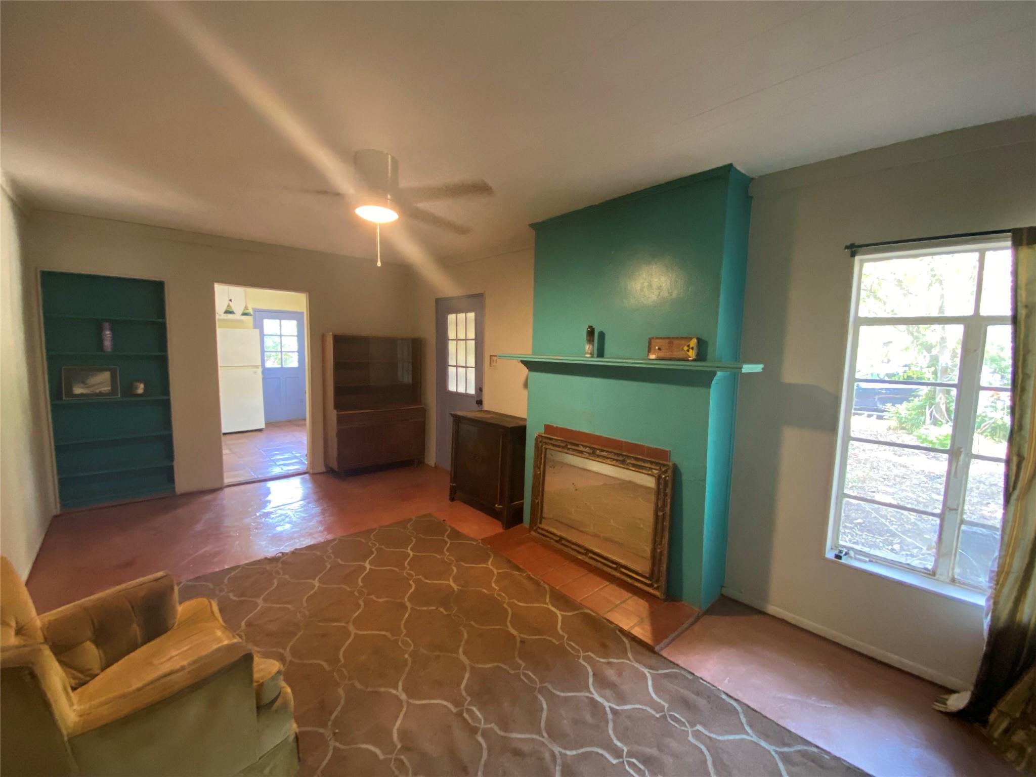 948 Sycamore St, San Marcos, TX 78666