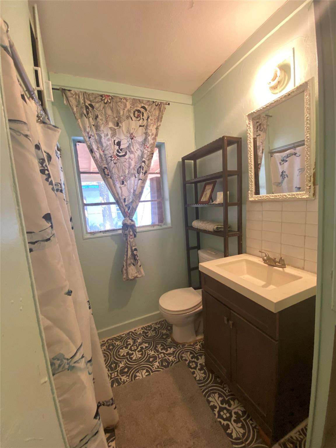 948 Sycamore St, San Marcos, TX 78666