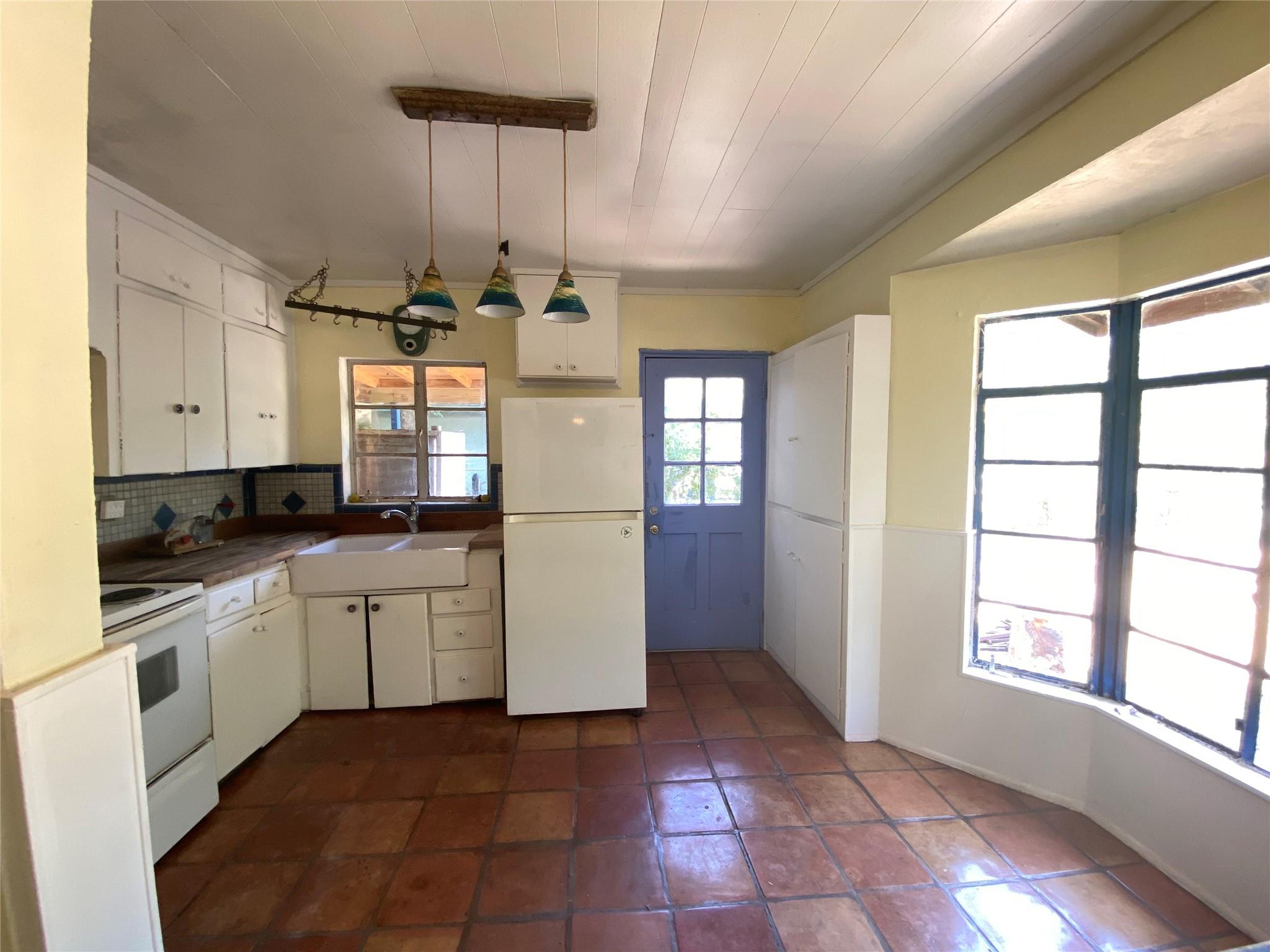 948 Sycamore St, San Marcos, TX 78666