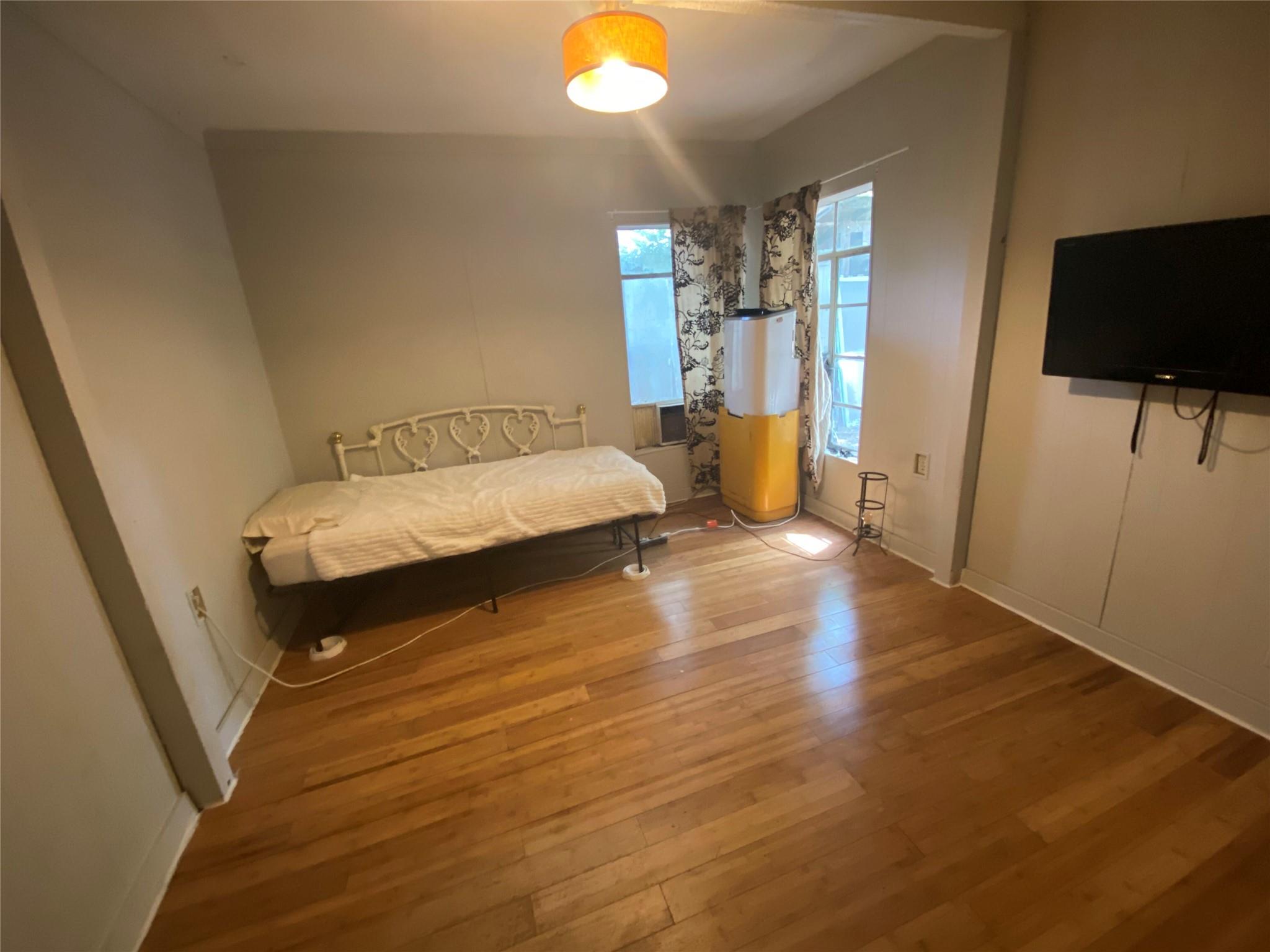 948 Sycamore St, San Marcos, TX 78666