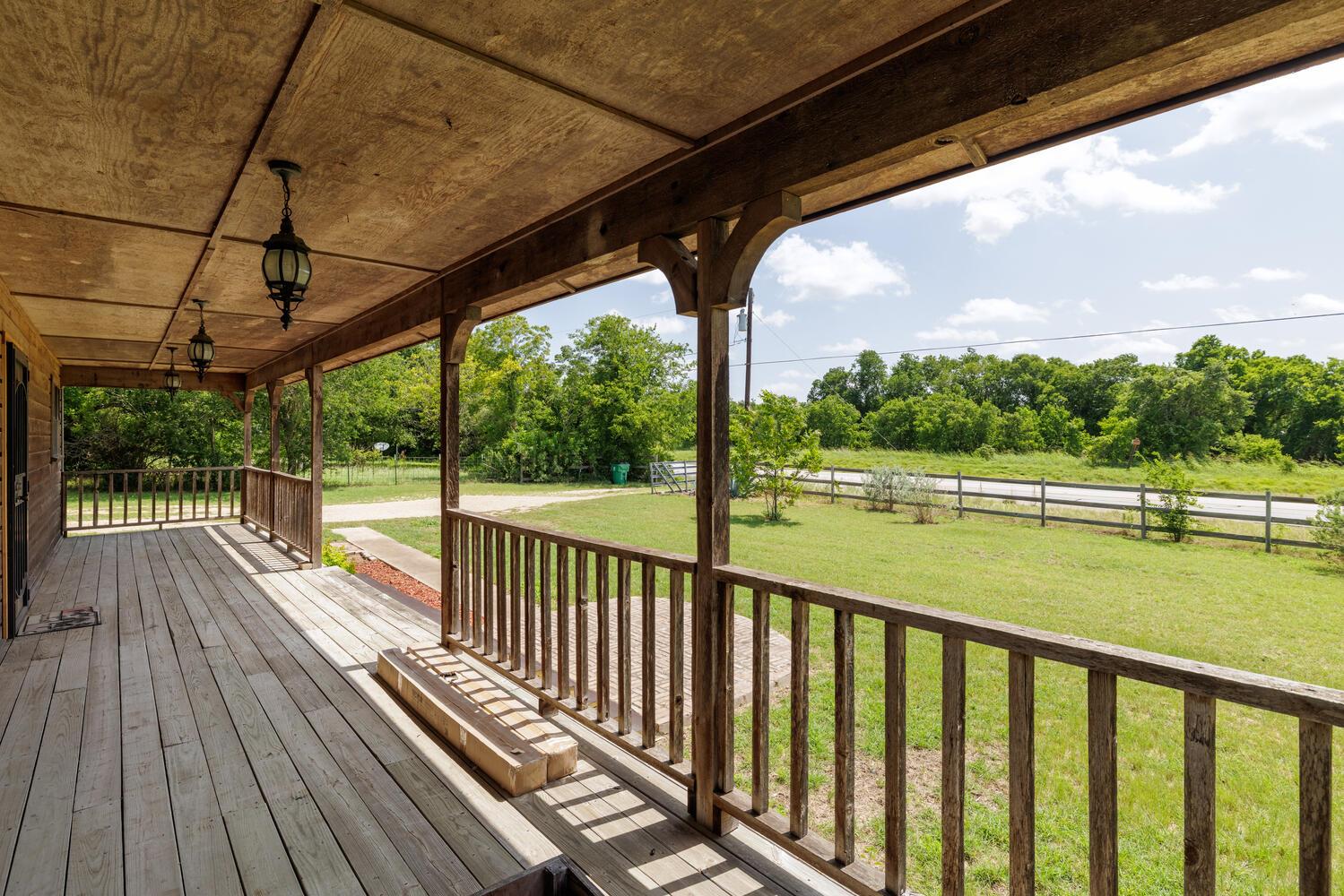 3106 S Main St, Taylor, TX 76574