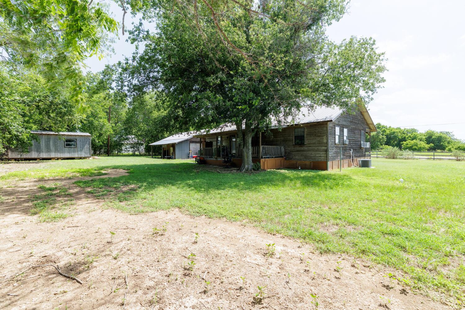 3106 S Main St, Taylor, TX 76574