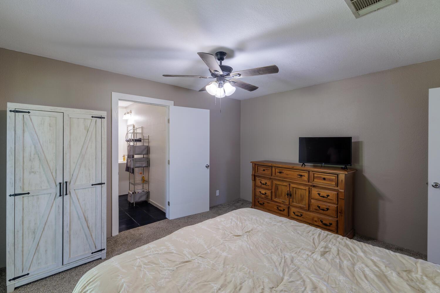 3106 S Main St, Taylor, TX 76574