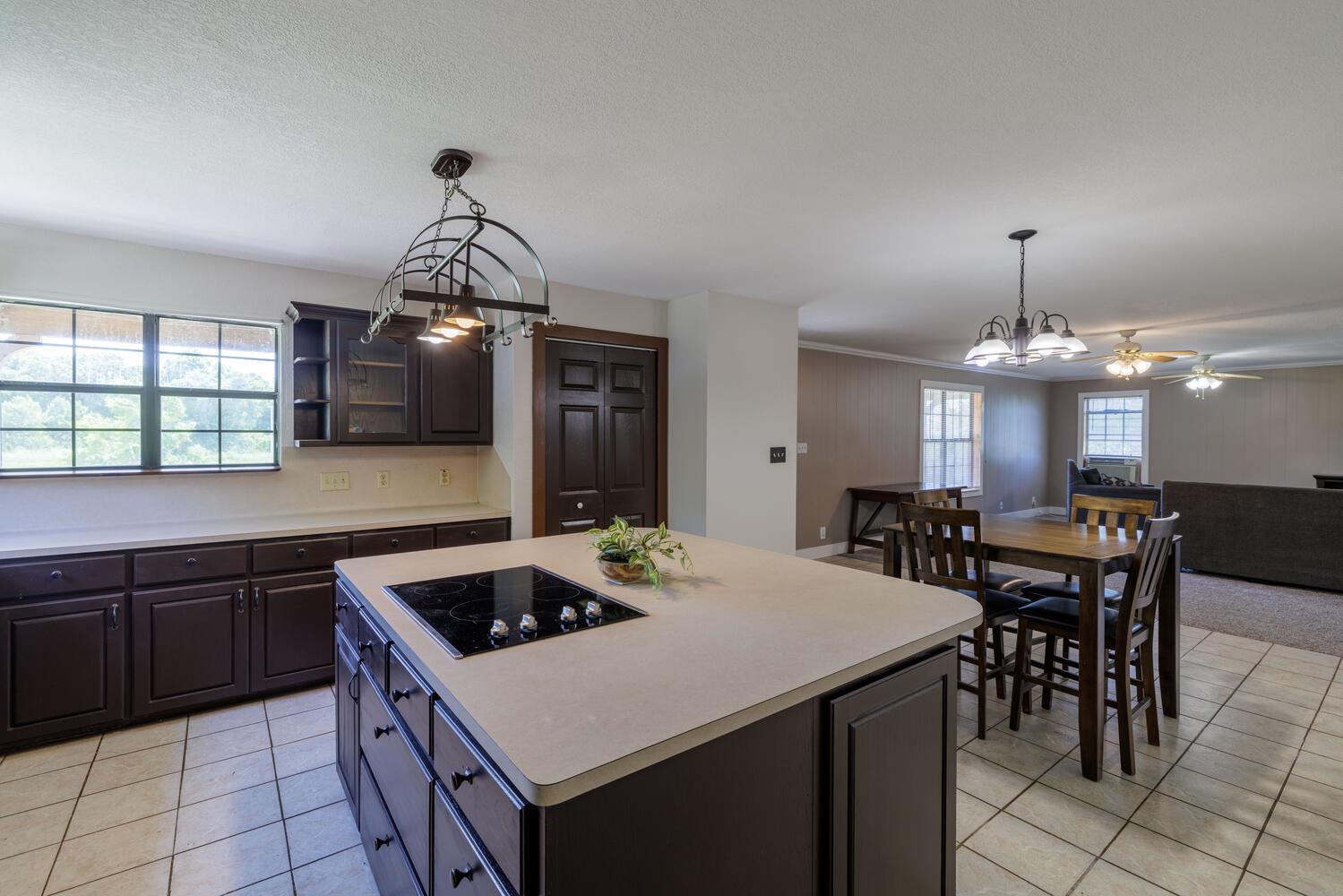 3106 S Main St, Taylor, TX 76574