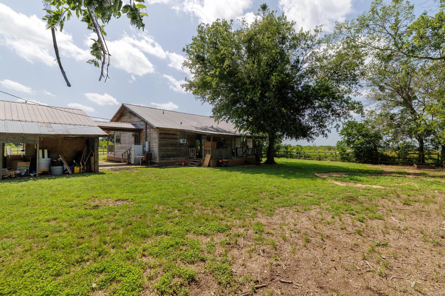 3106 S Main St, Taylor, TX 76574