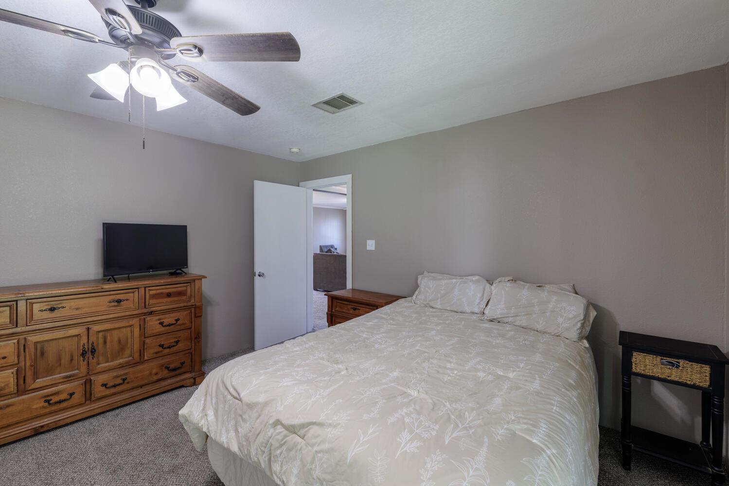 3106 S Main St, Taylor, TX 76574