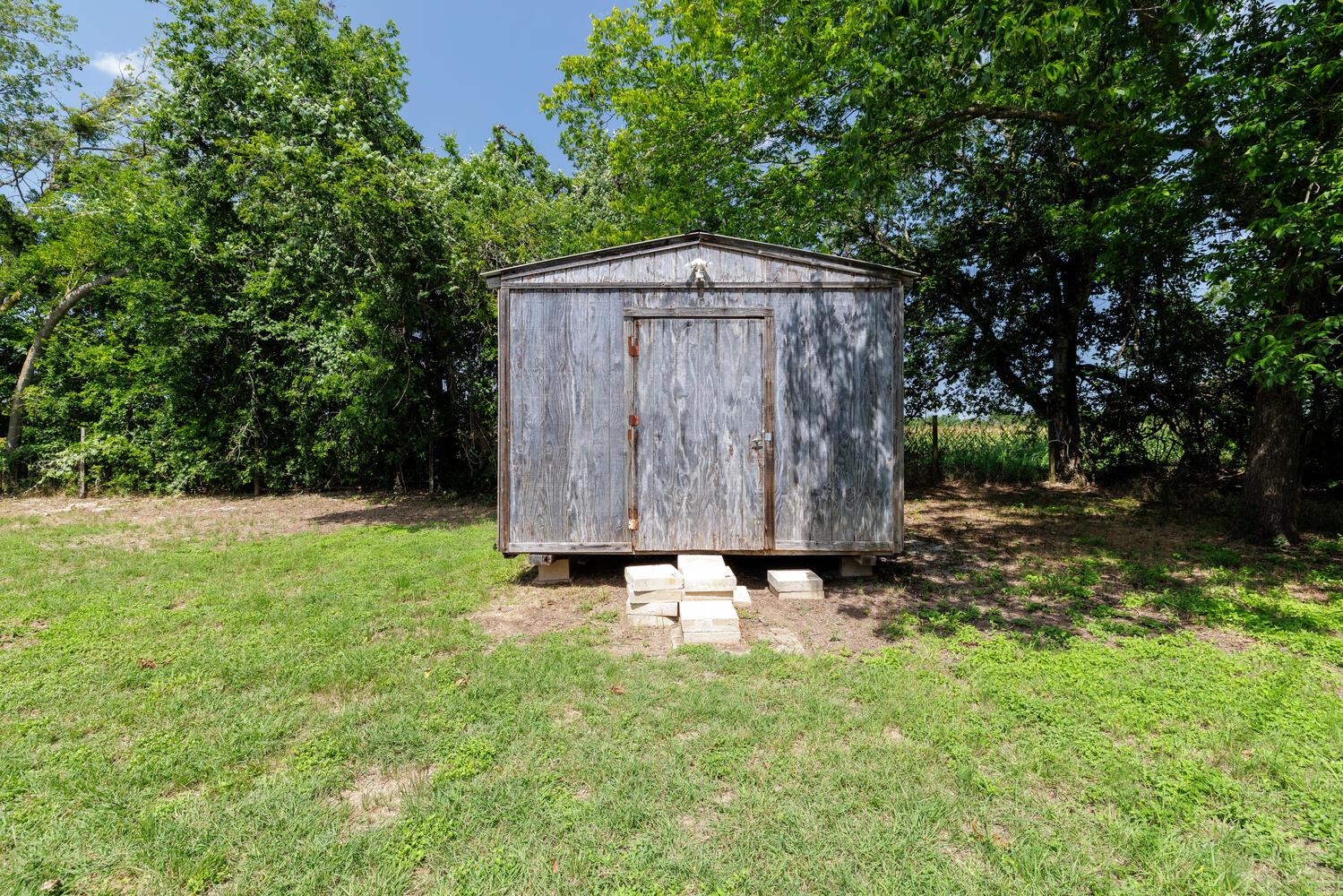 3106 S Main St, Taylor, TX 76574