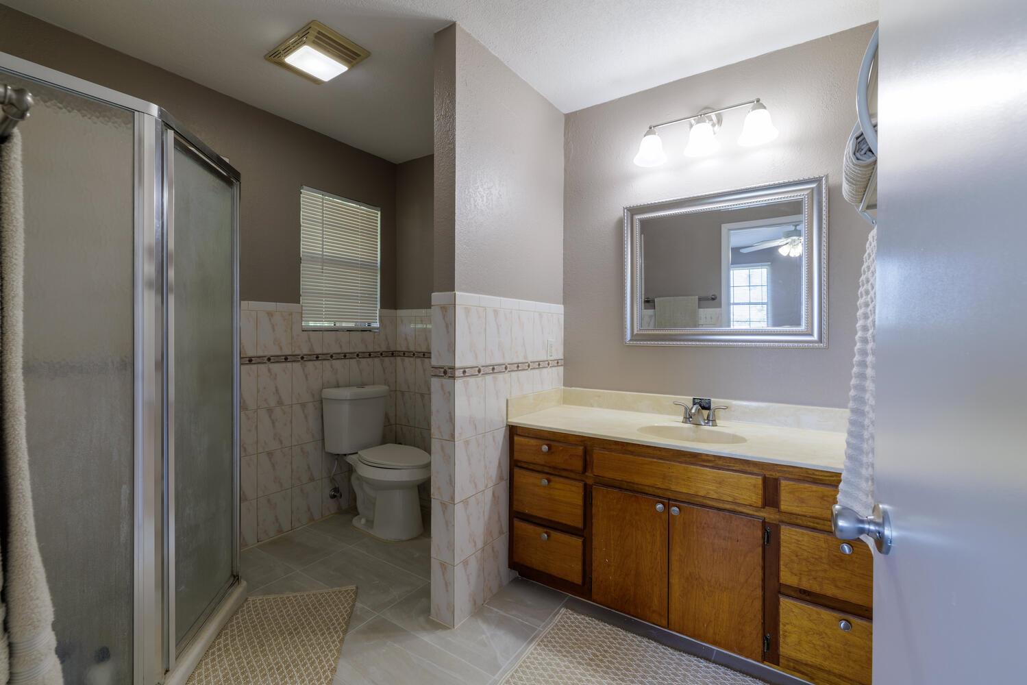 3106 S Main St, Taylor, TX 76574