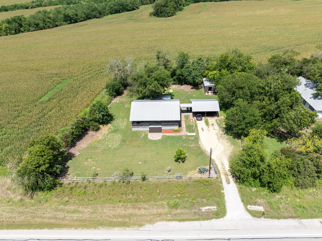 3106 S Main St, Taylor, TX 76574