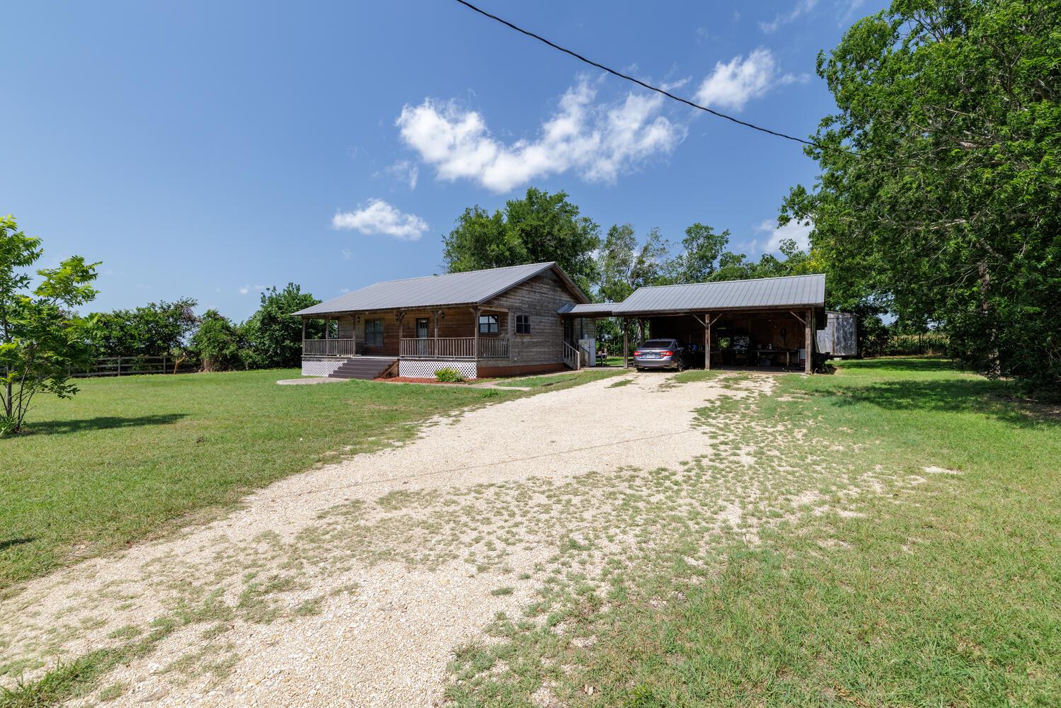 3106 S Main St, Taylor, TX 76574