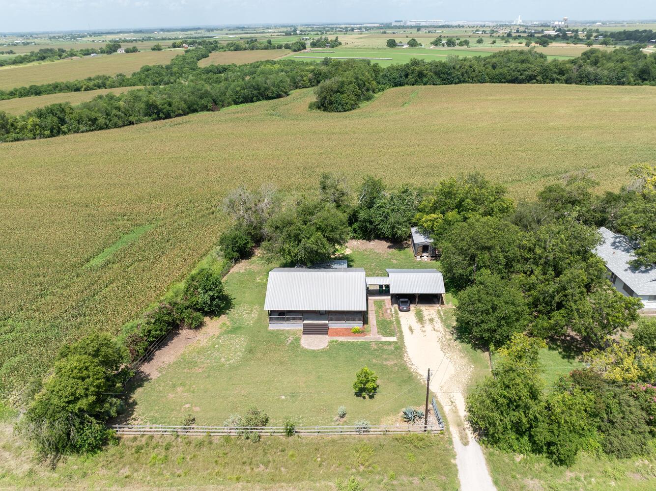 3106 S Main St, Taylor, TX 76574