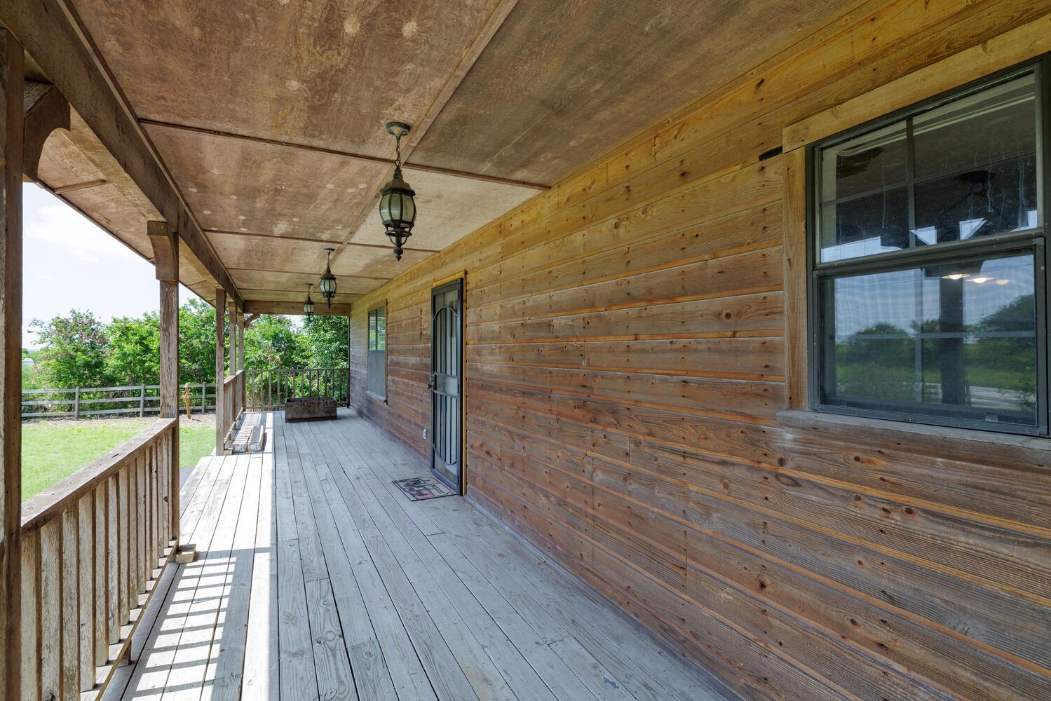 3106 S Main St, Taylor, TX 76574