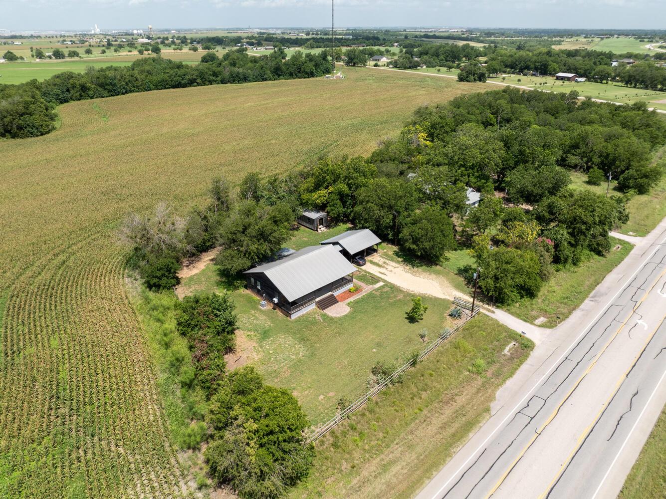 3106 S Main St, Taylor, TX 76574