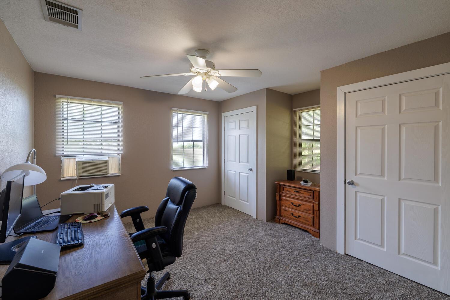 3106 S Main St, Taylor, TX 76574