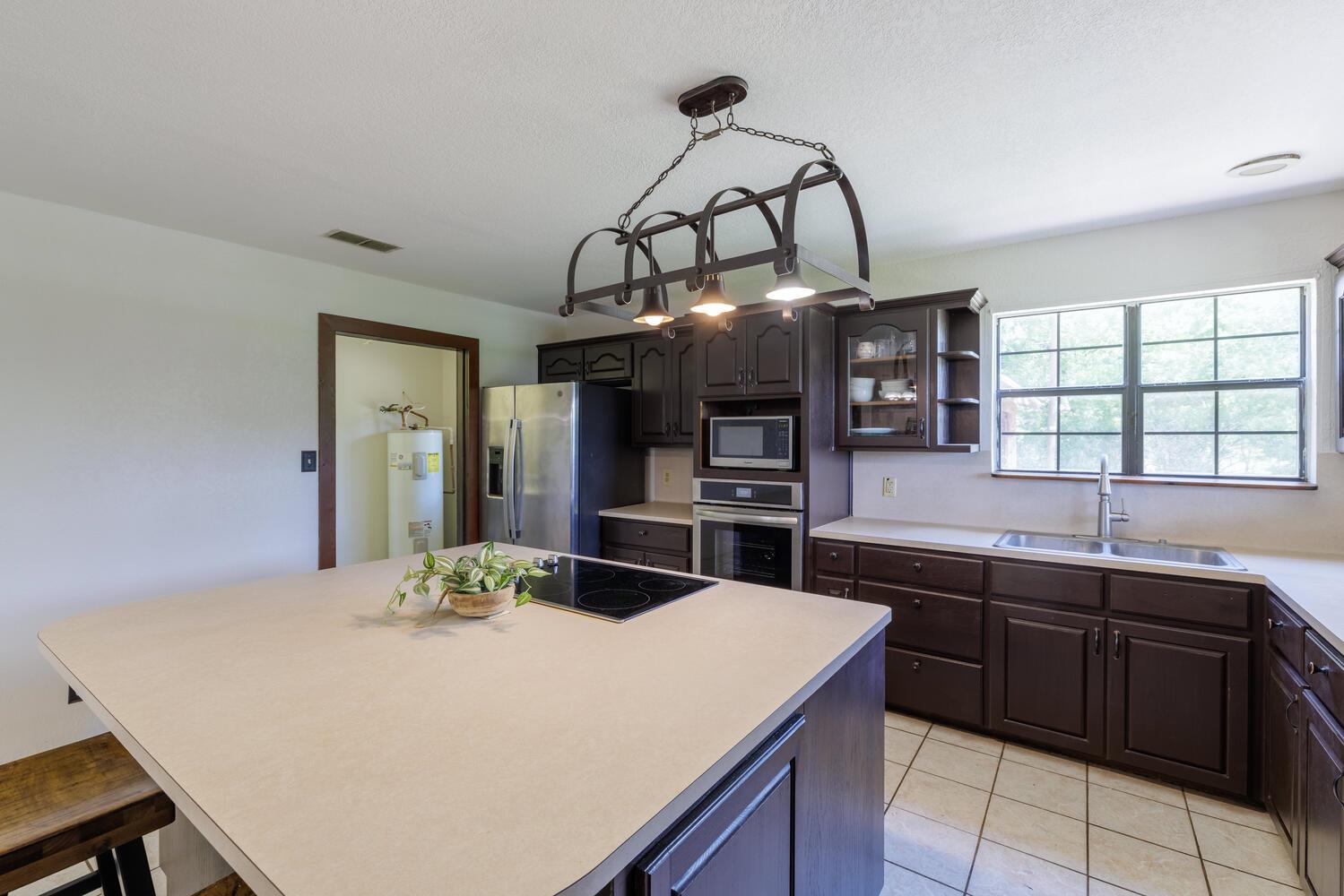3106 S Main St, Taylor, TX 76574