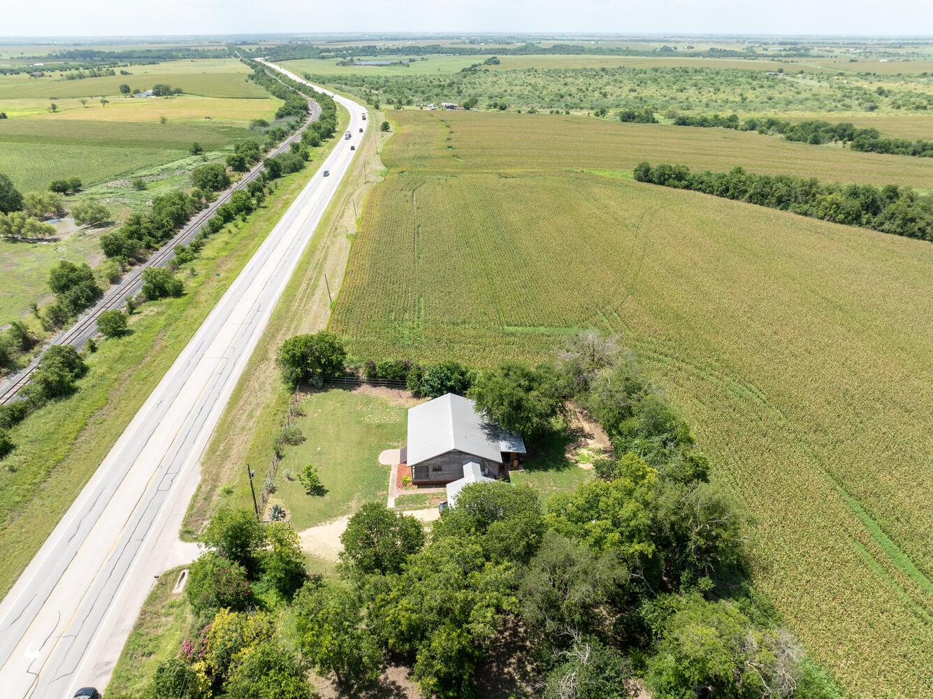 3106 S Main St, Taylor, TX 76574
