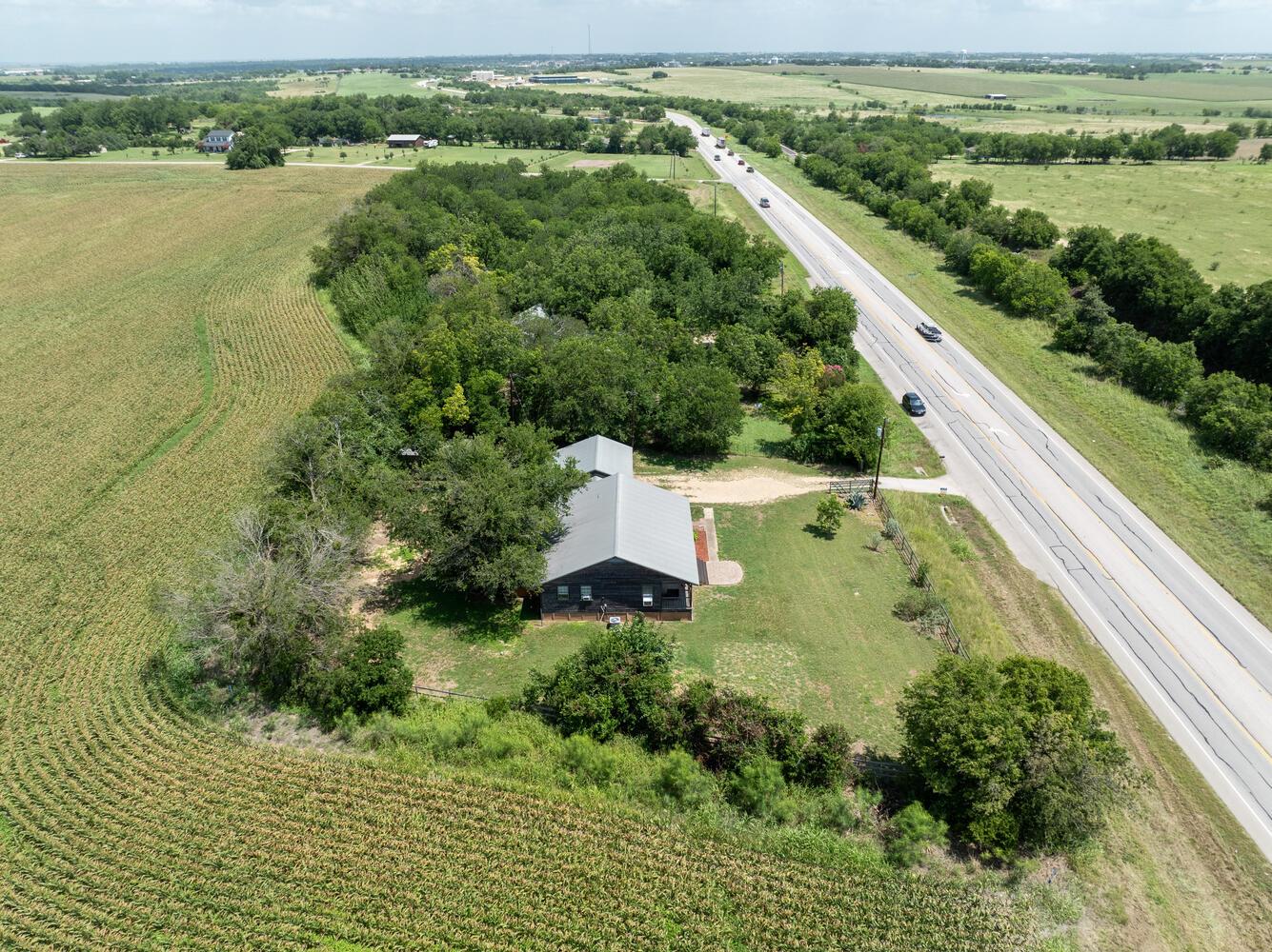 3106 S Main St, Taylor, TX 76574