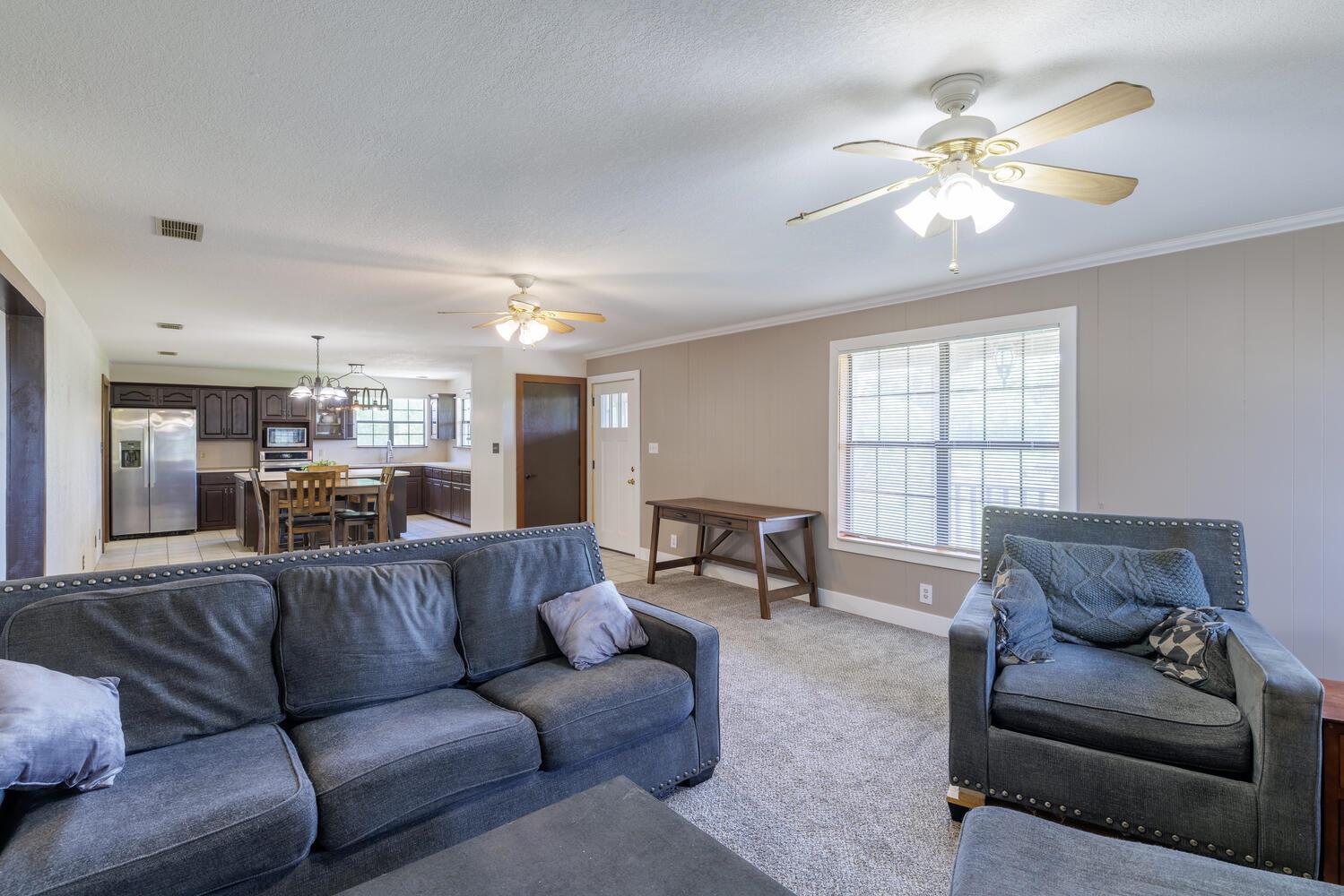 3106 S Main St, Taylor, TX 76574