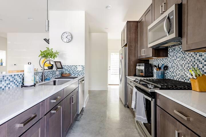 2101 Montopolis Dr # 4, Austin, TX 78741