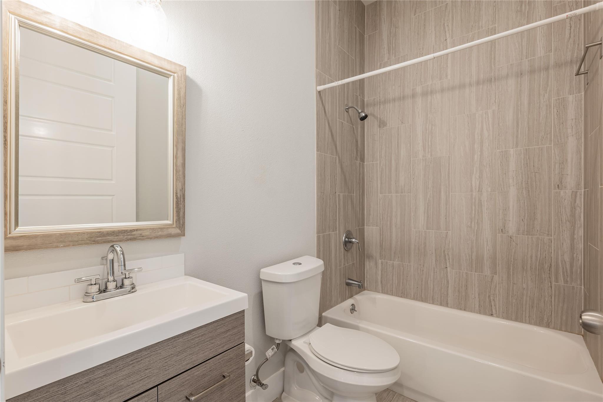 4507 E Martin Luther King Jr Blvd # 122, Austin, TX 78721