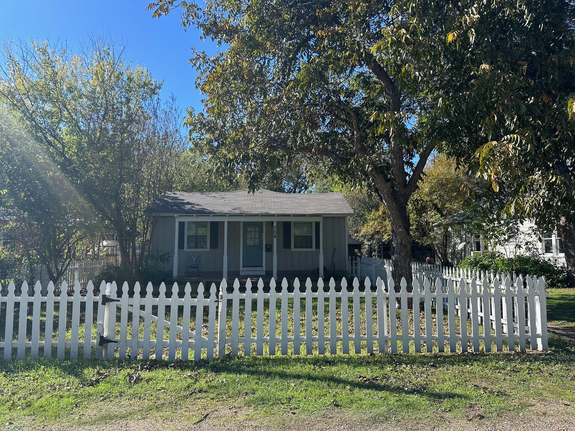704 Jefferson St, Bastrop, TX 78602