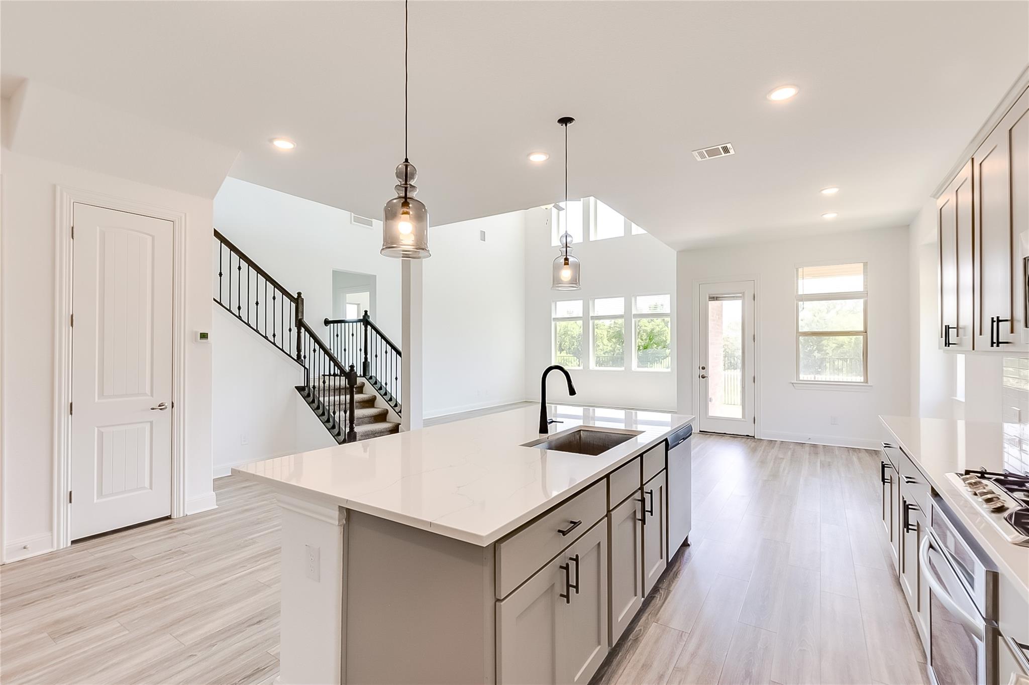 1900 Mariann Dr, Leander, TX 78641