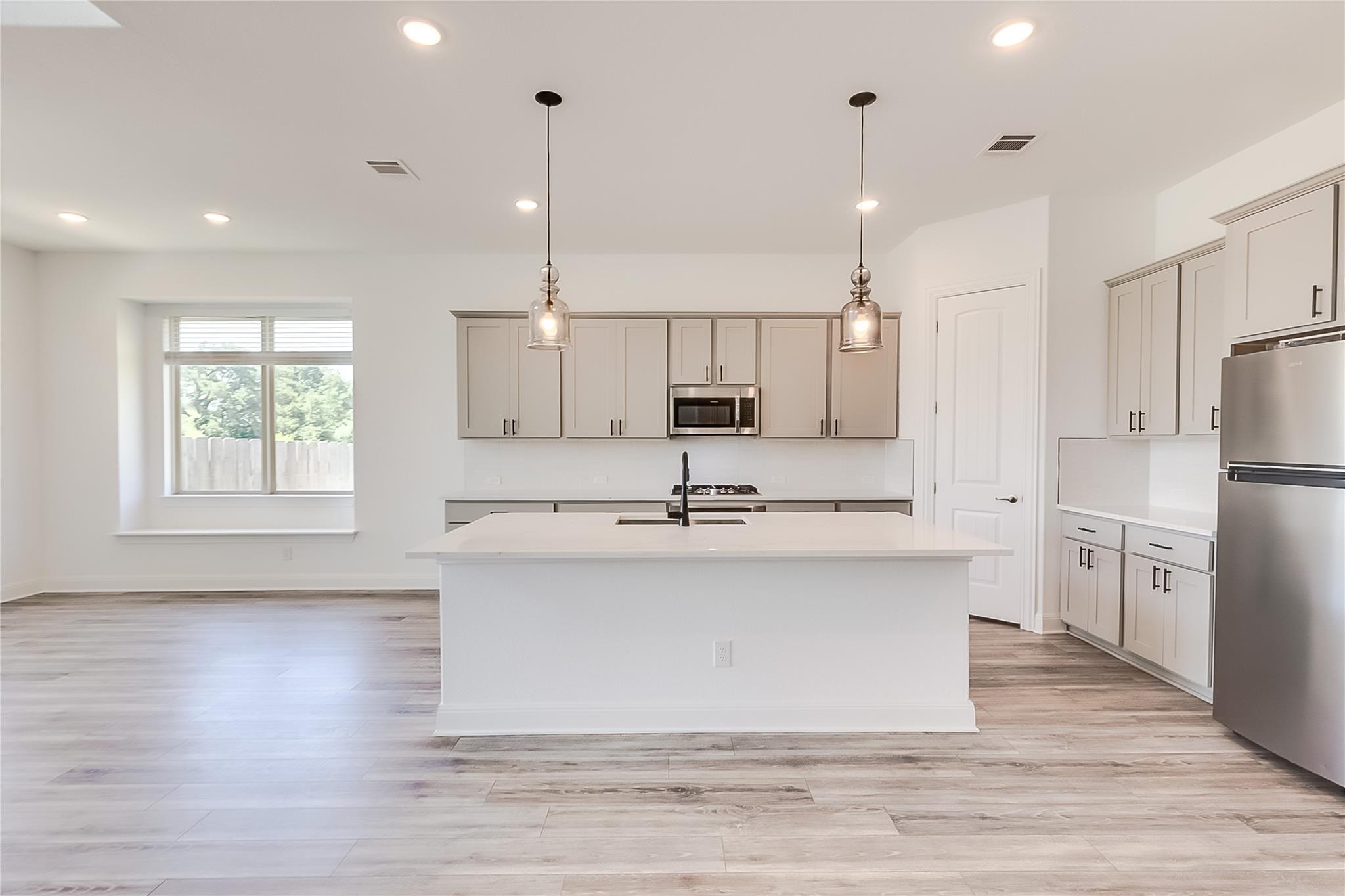1900 Mariann Dr, Leander, TX 78641