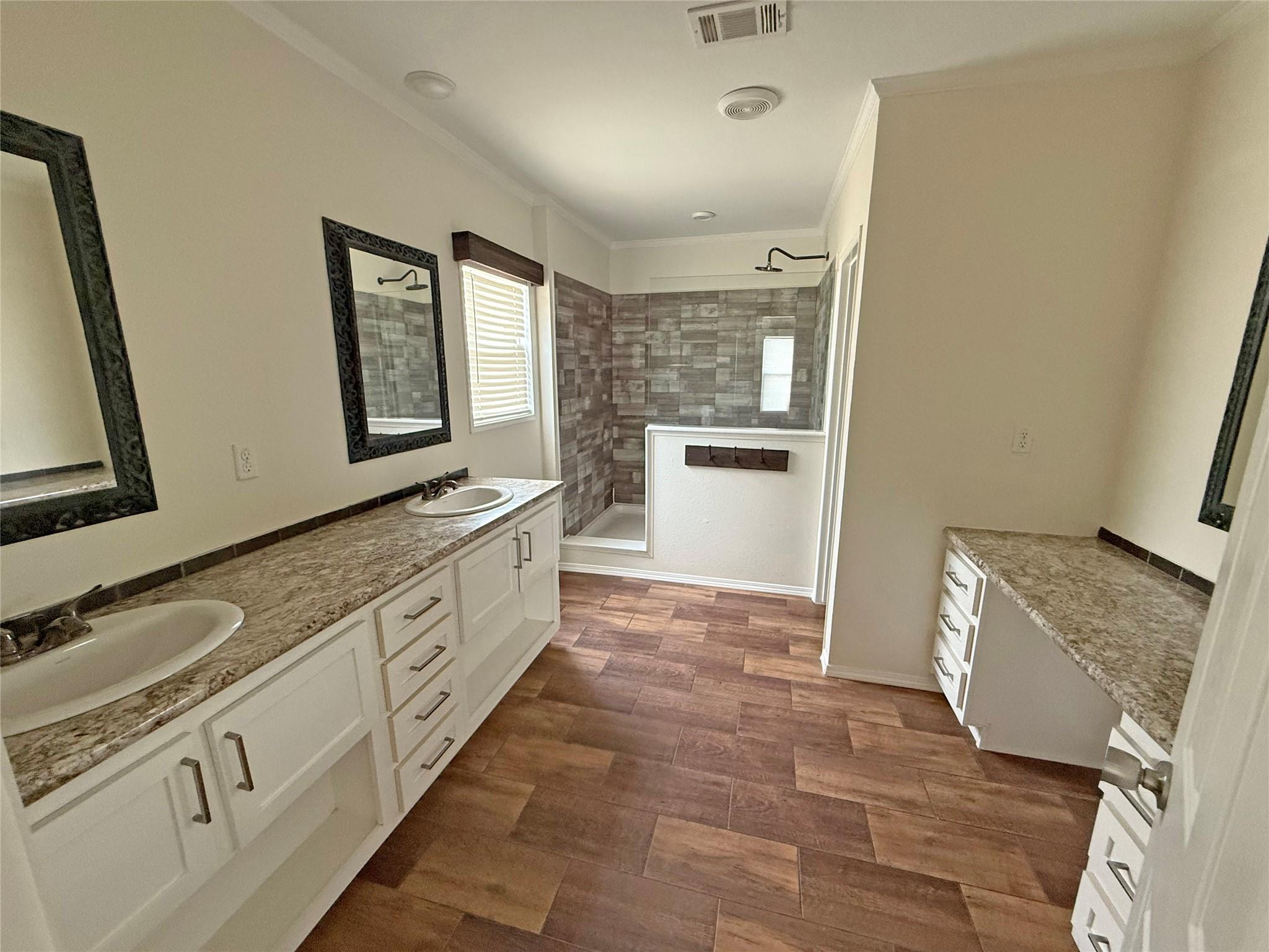 128 Dockal Dr, Bertram, TX 78605