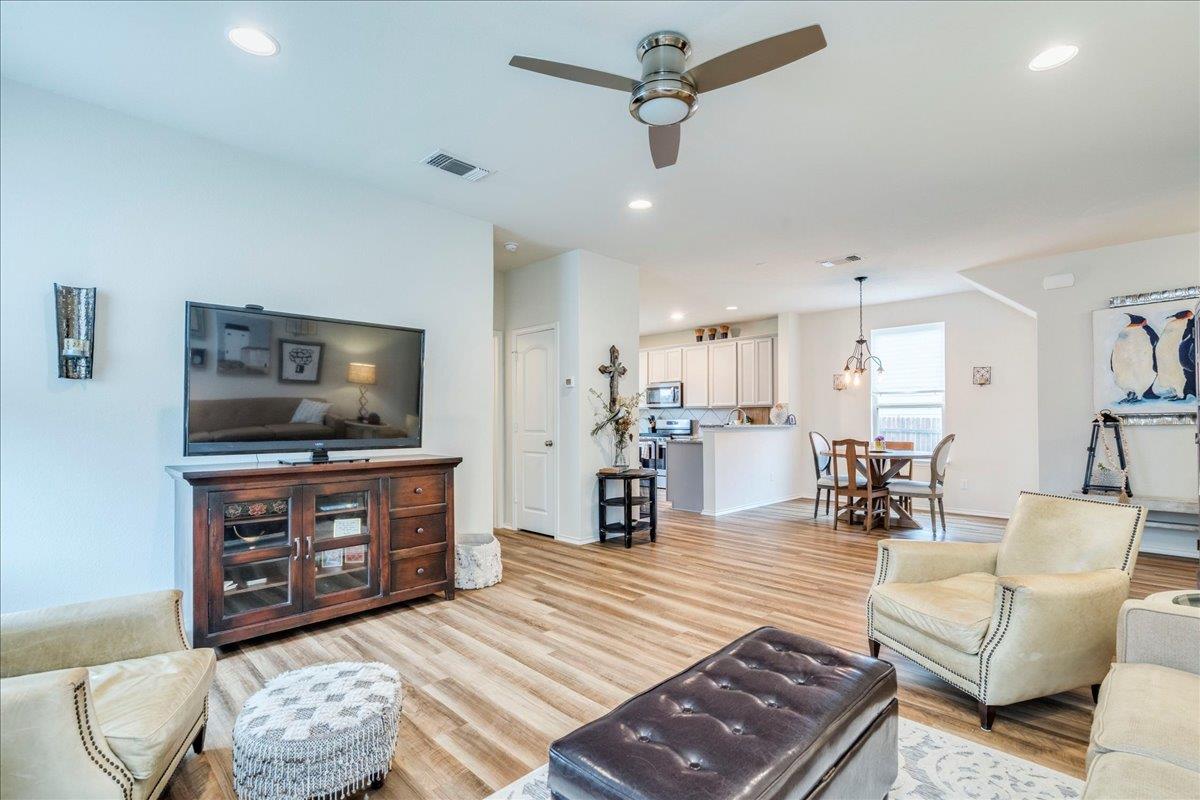 264 La Dera Dr, Liberty Hill, TX 78642