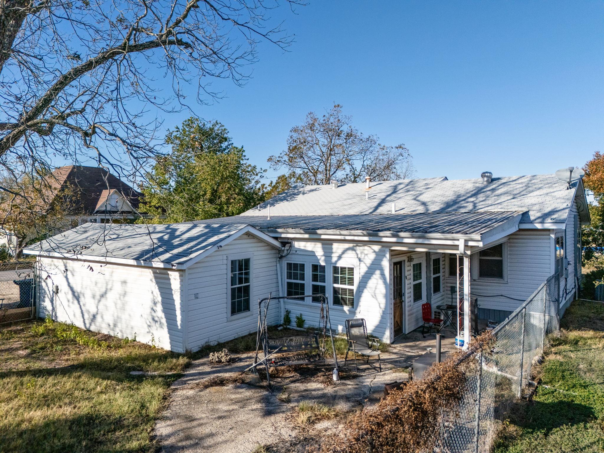 505 E Bell St, Bartlett, TX 76511