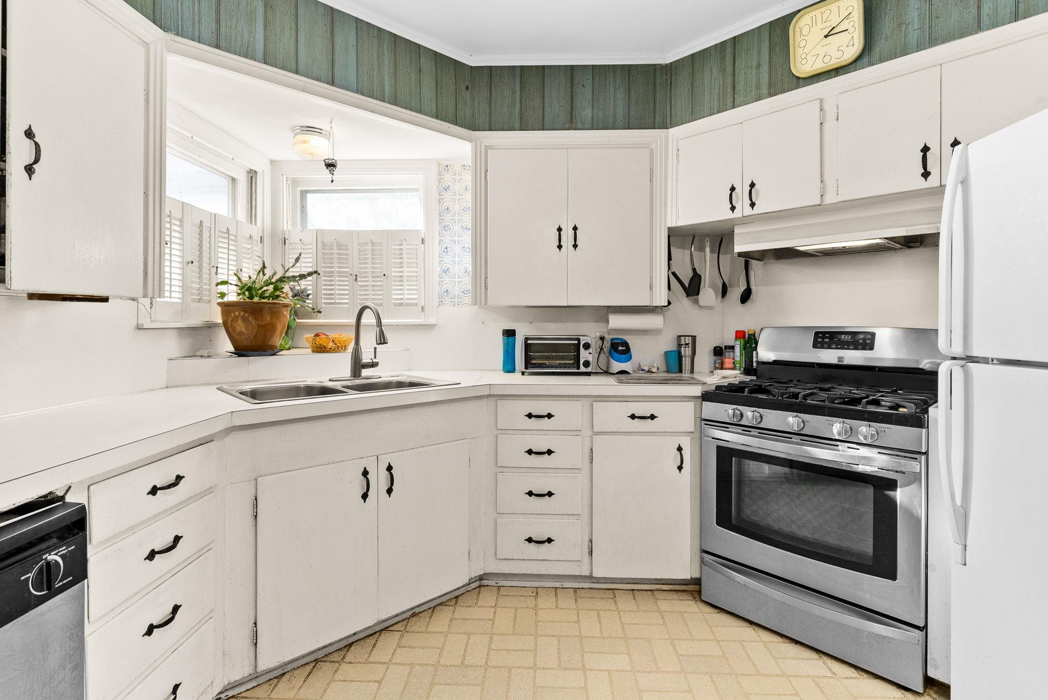 505 E Bell St, Bartlett, TX 76511
