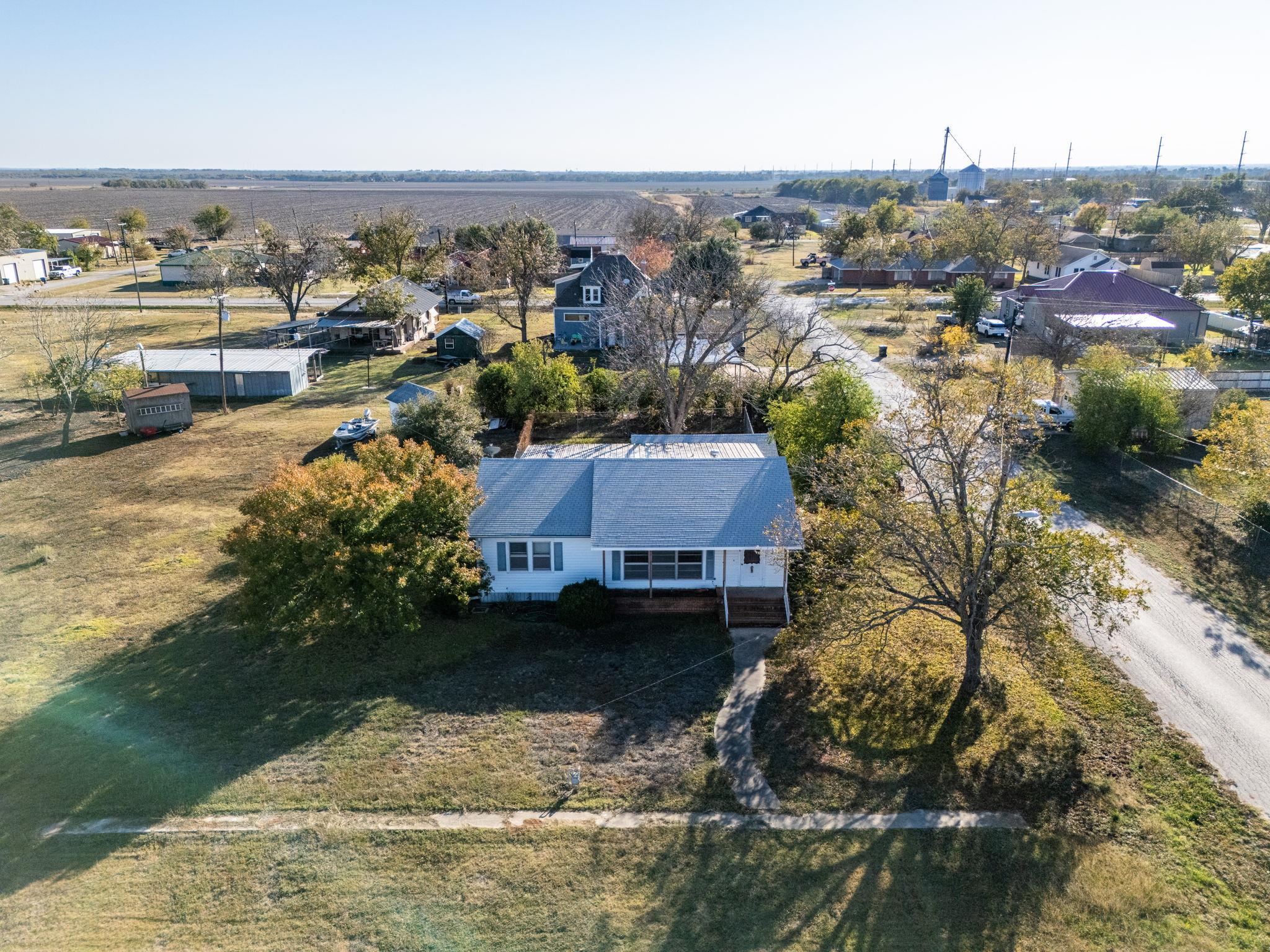505 E Bell St, Bartlett, TX 76511