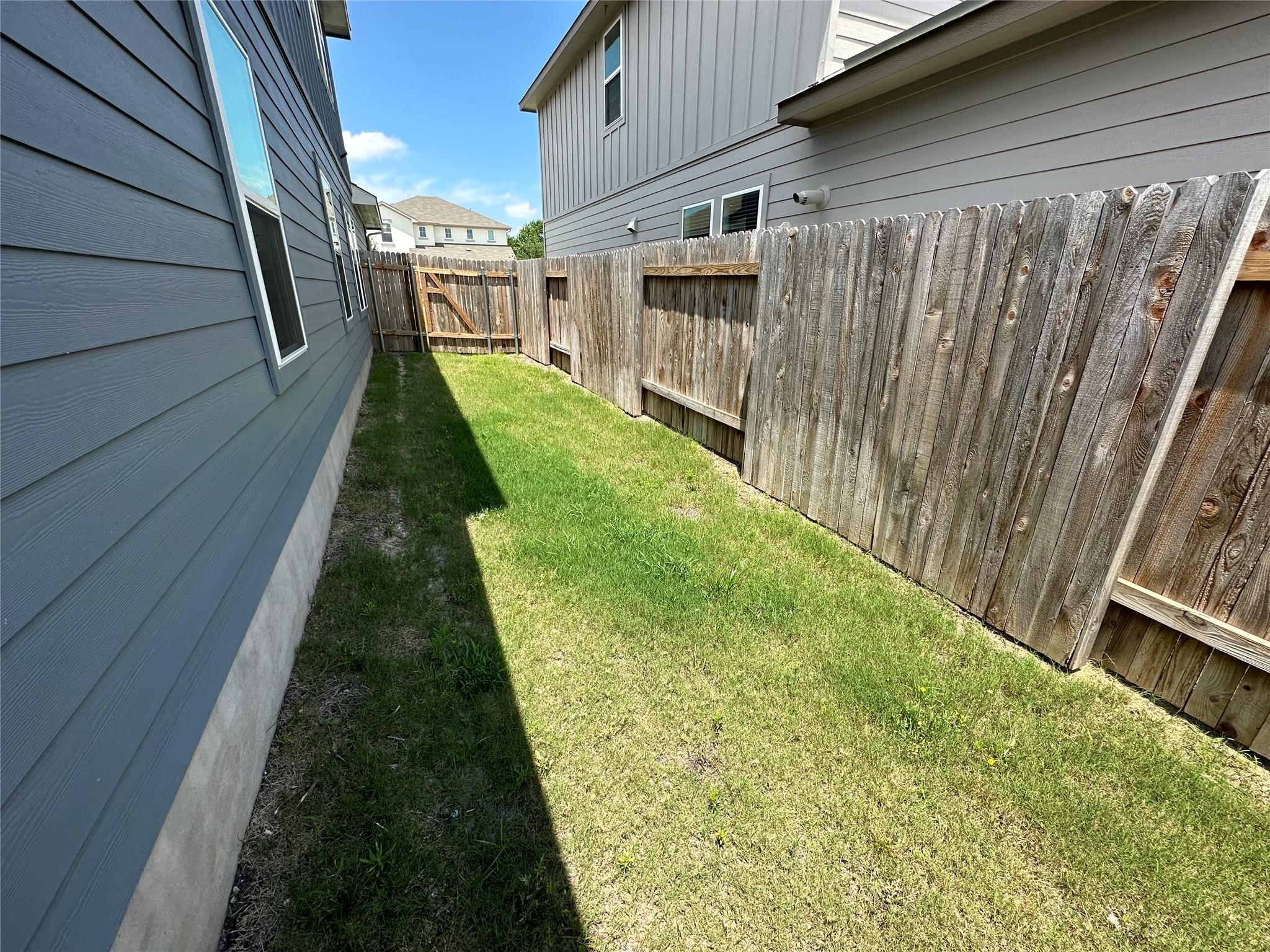 912 Main St, Hutto, TX 78634