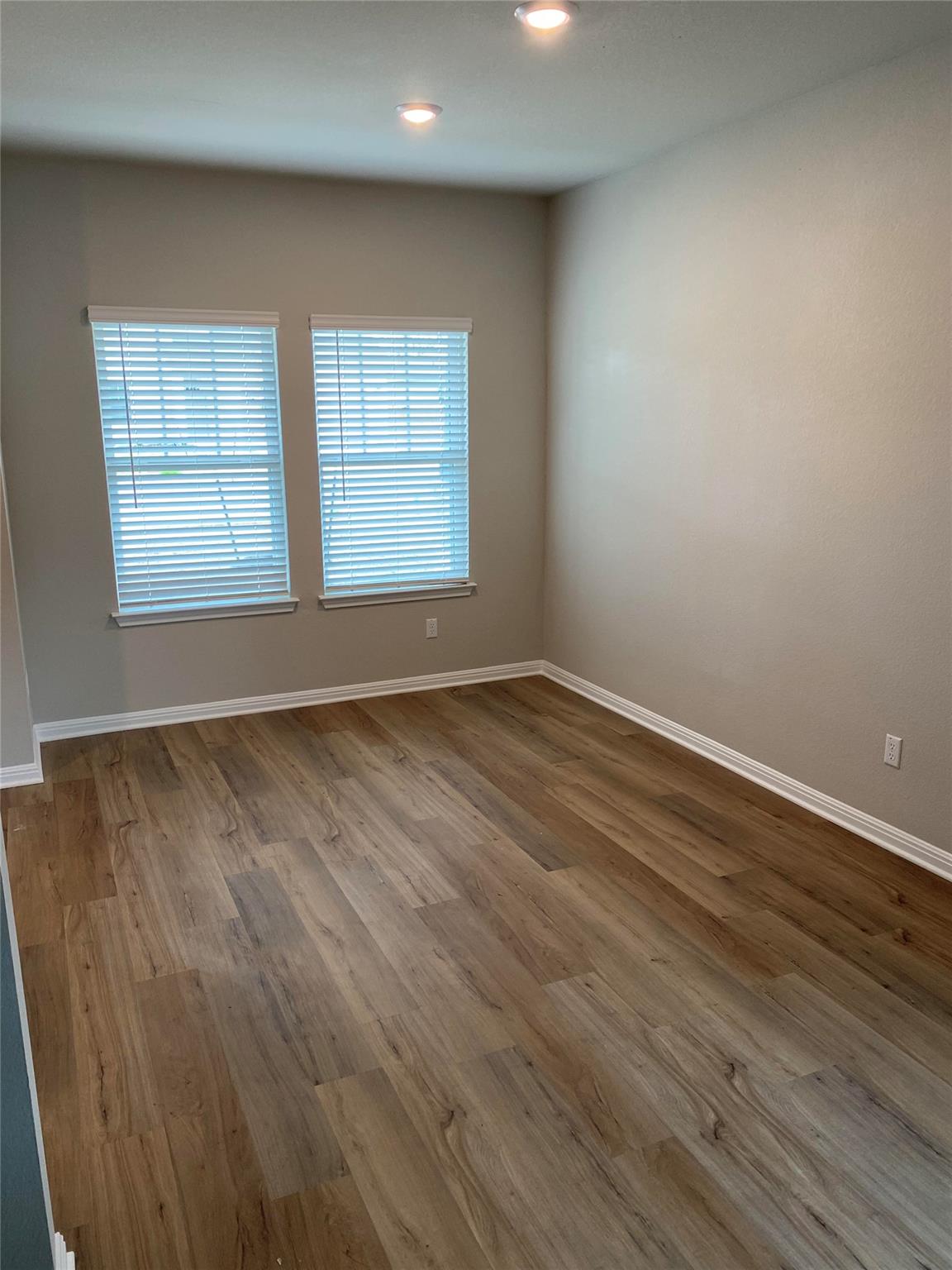 912 Main St, Hutto, TX 78634