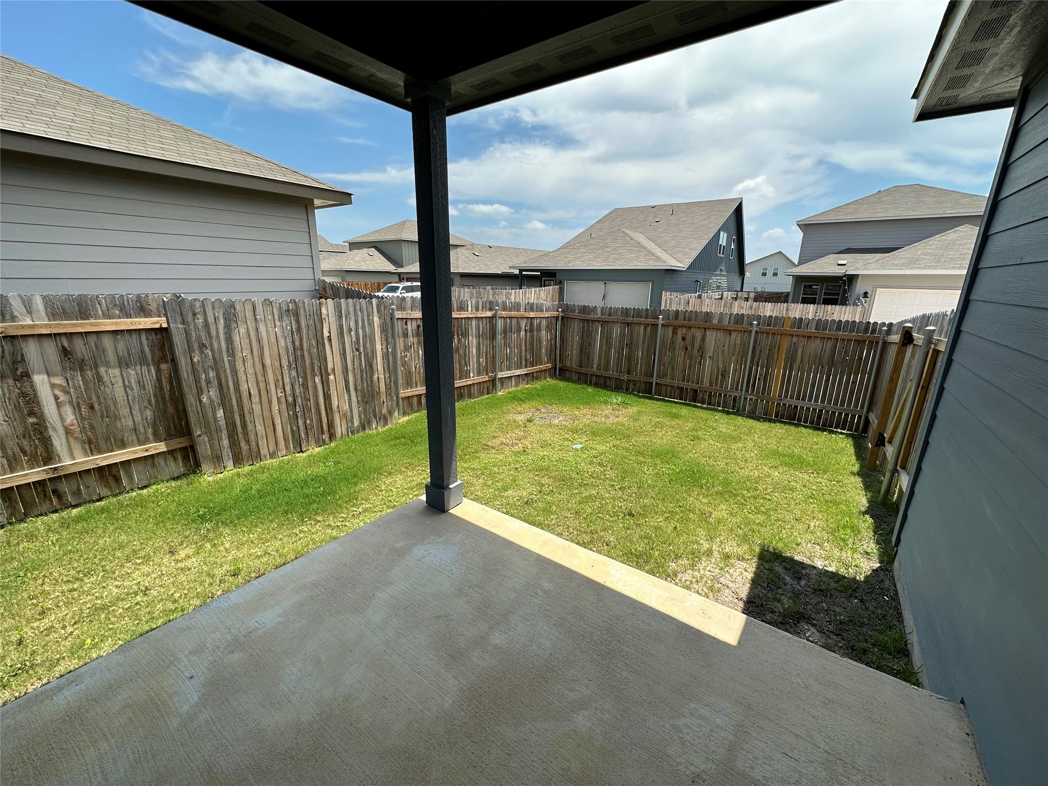 912 Main St, Hutto, TX 78634