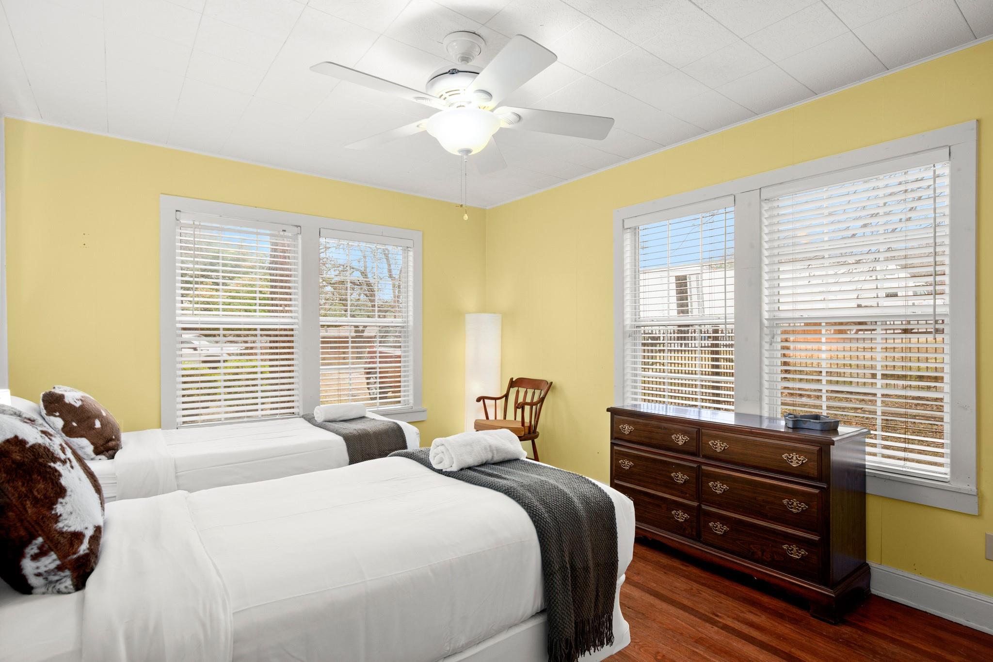 1406 Summit St, Austin, TX 78741