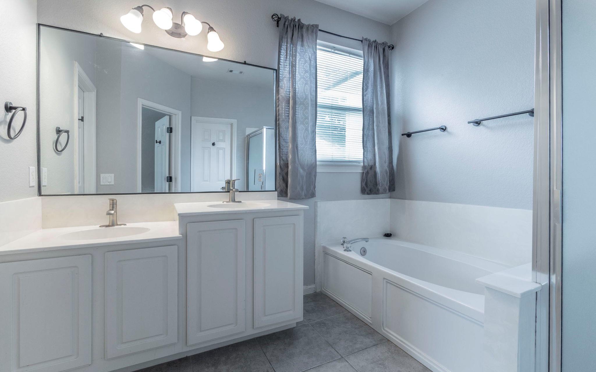 208 Settlers Valley Dr, Pflugerville, TX 78660